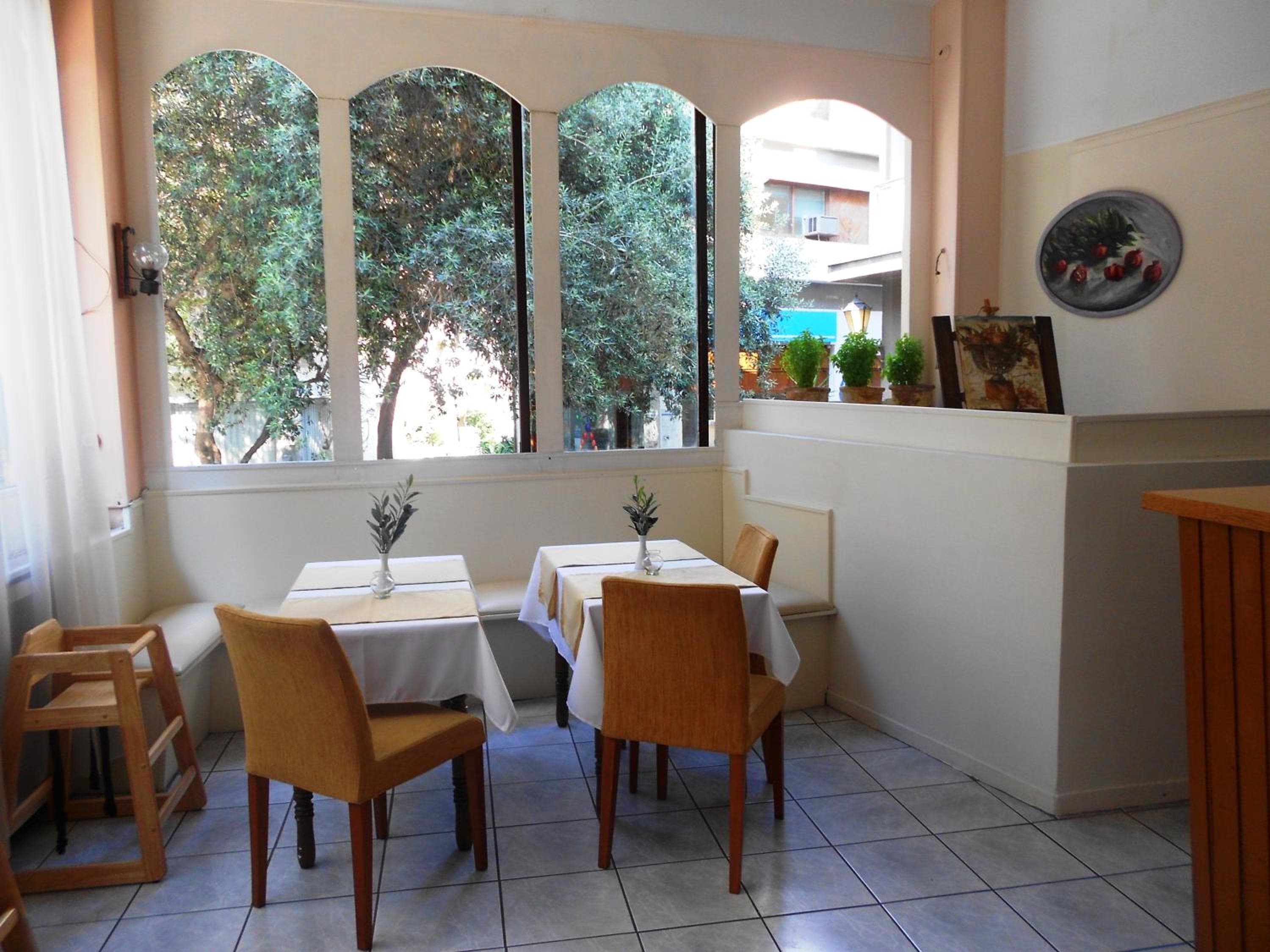 Adams Hotel: dining