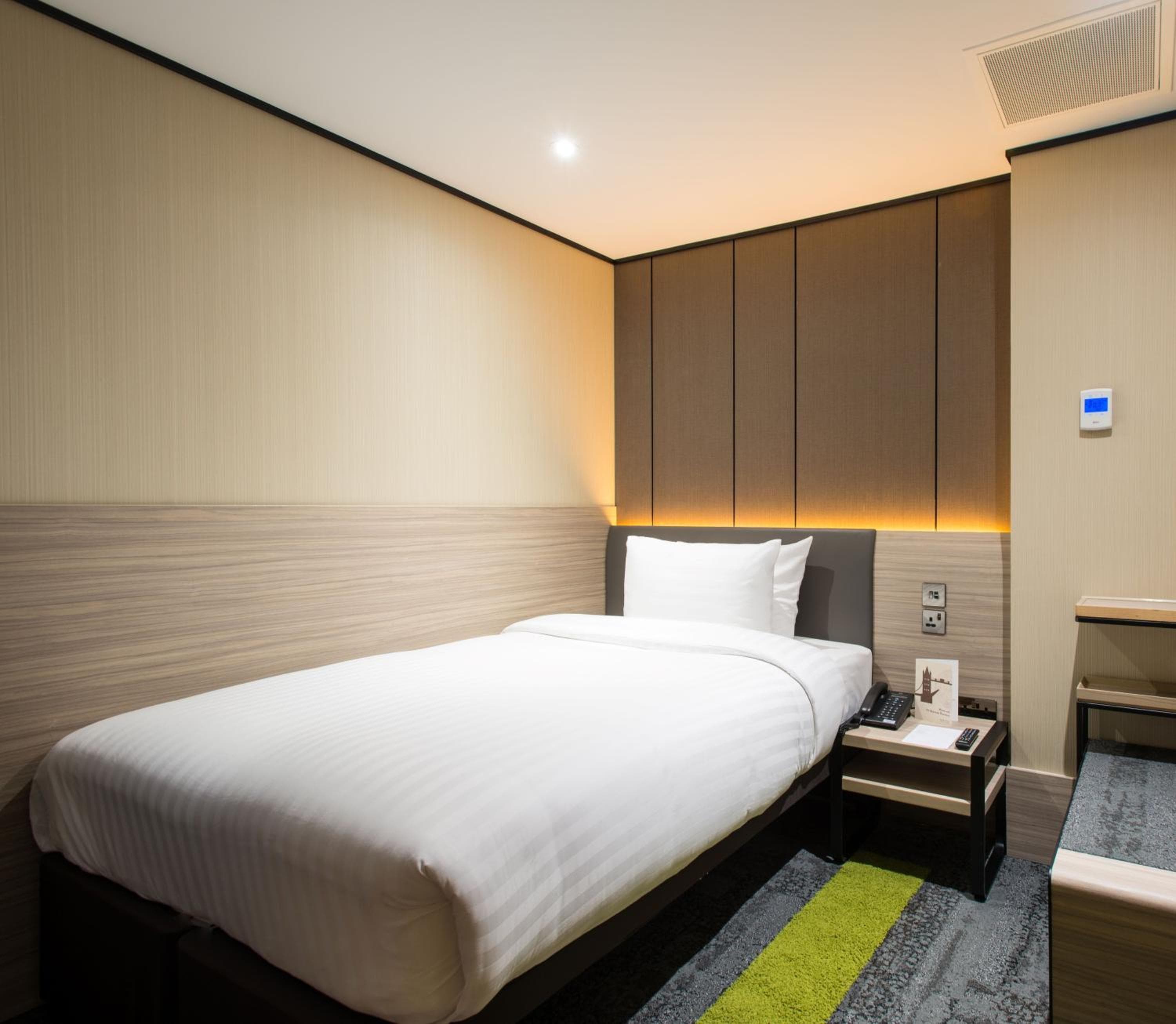 Aerotel London Heathrow Airport, Terminal 2 & Terminal 3: hotel room