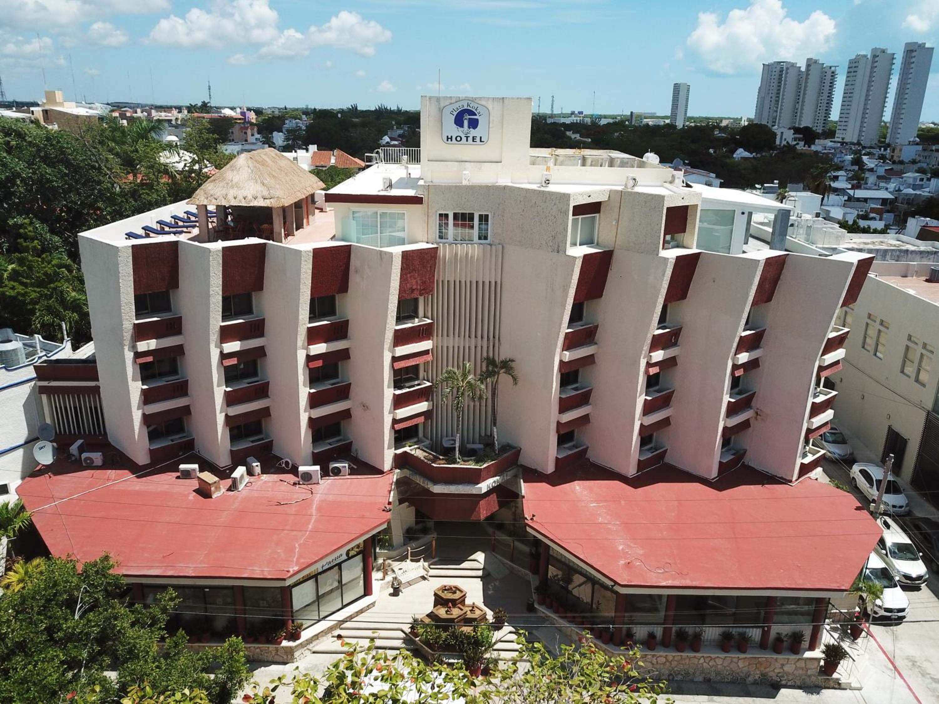 Hotel Plaza Kokai Cancún: building