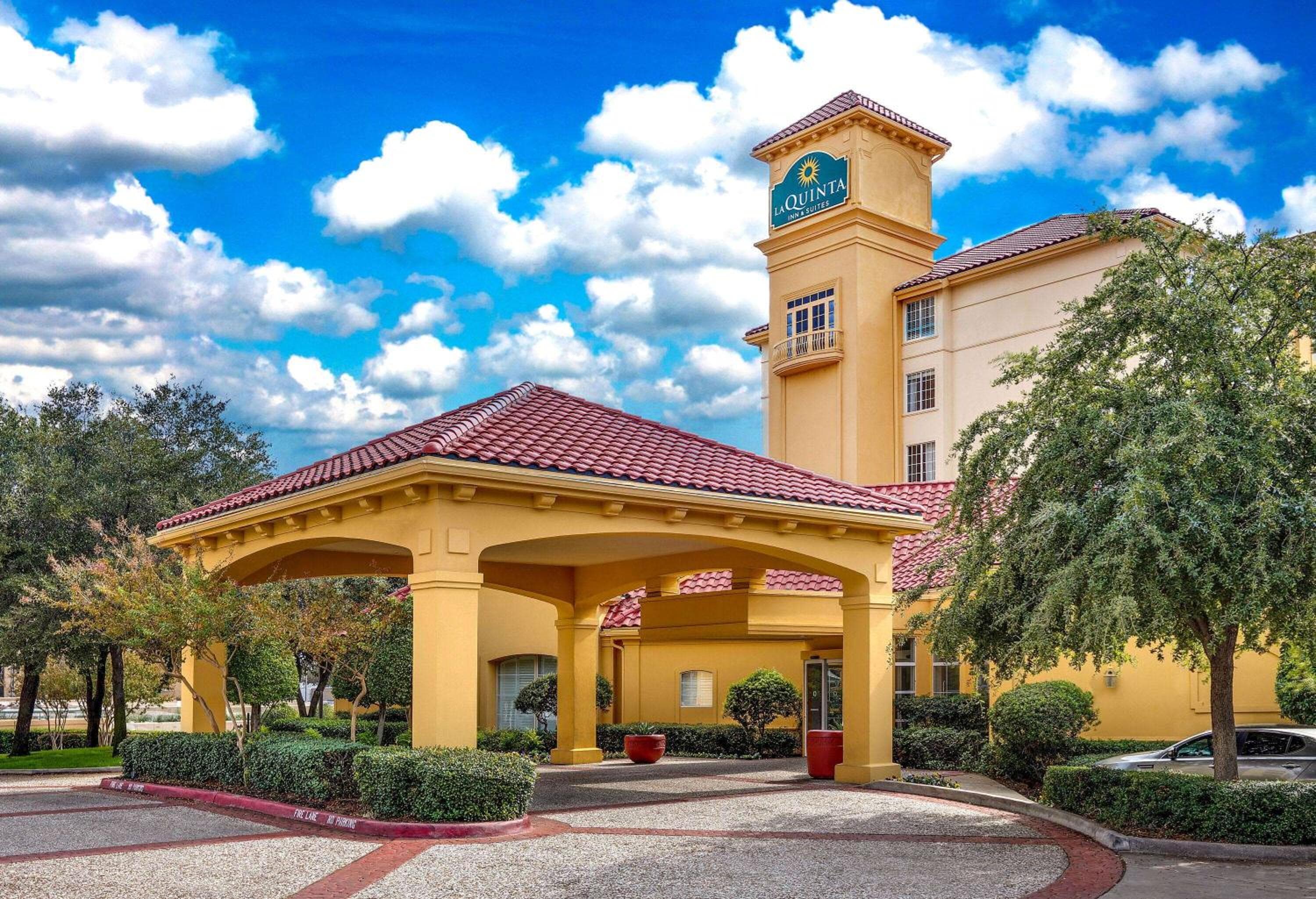 La Quinta by Wyndham Dallas North Central: building