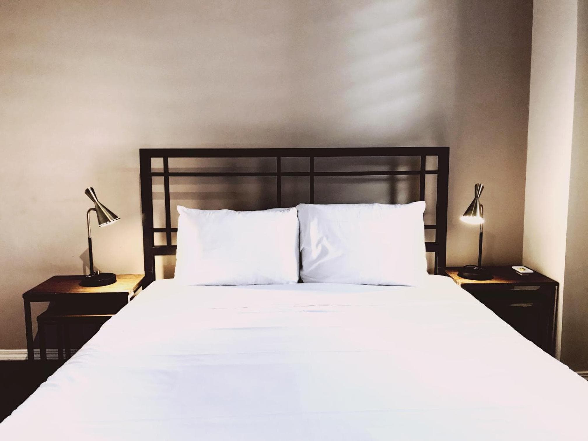 Touchstone Hotel - City Center: bedroom