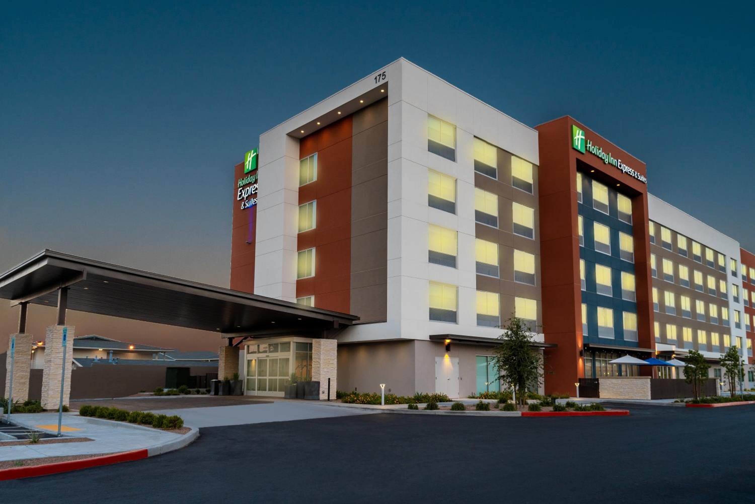 Holiday Inn Express & Suites - Las Vegas - E Tropicana by IHG: building