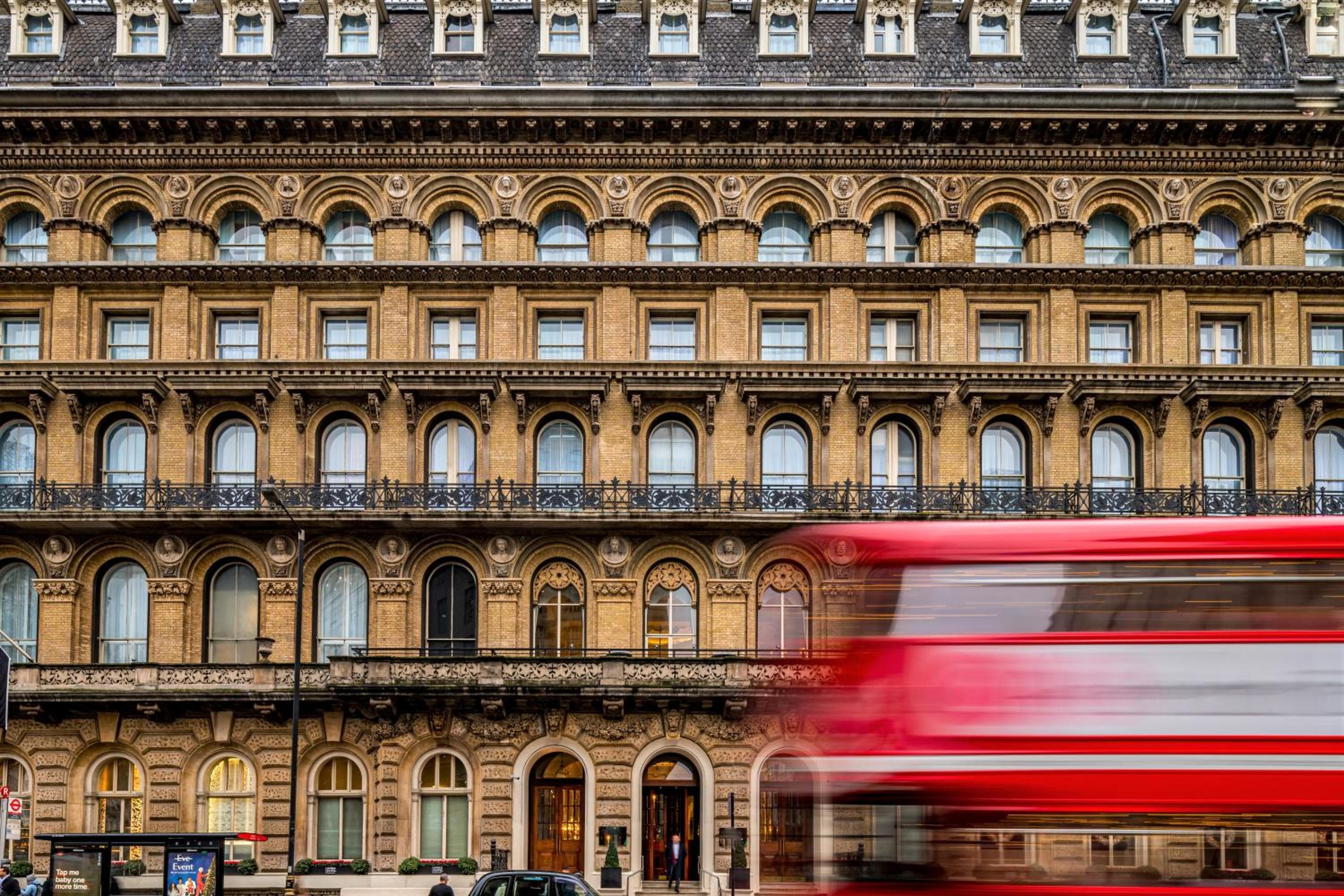 The Clermont London, Victoria: building