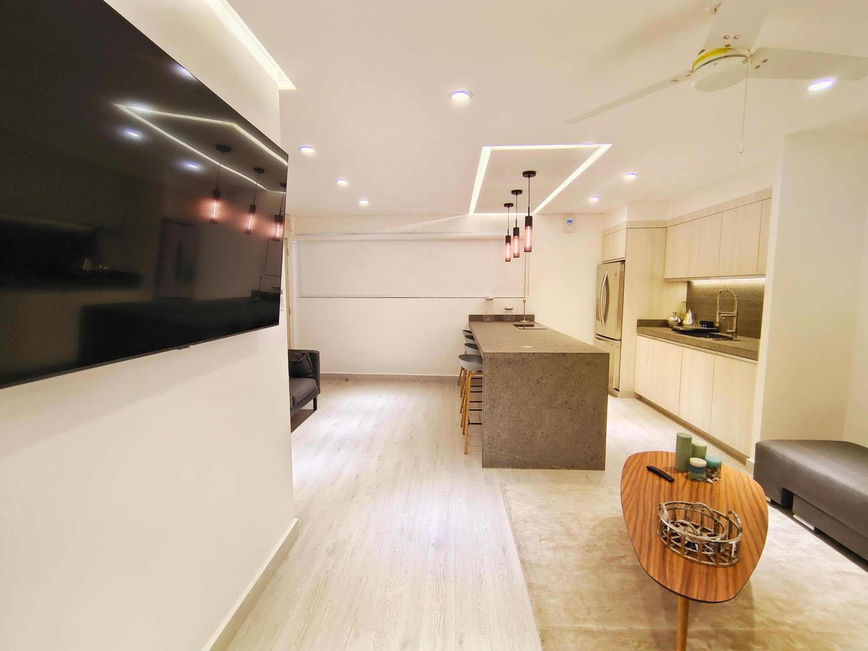 1st Luxury Warehouse