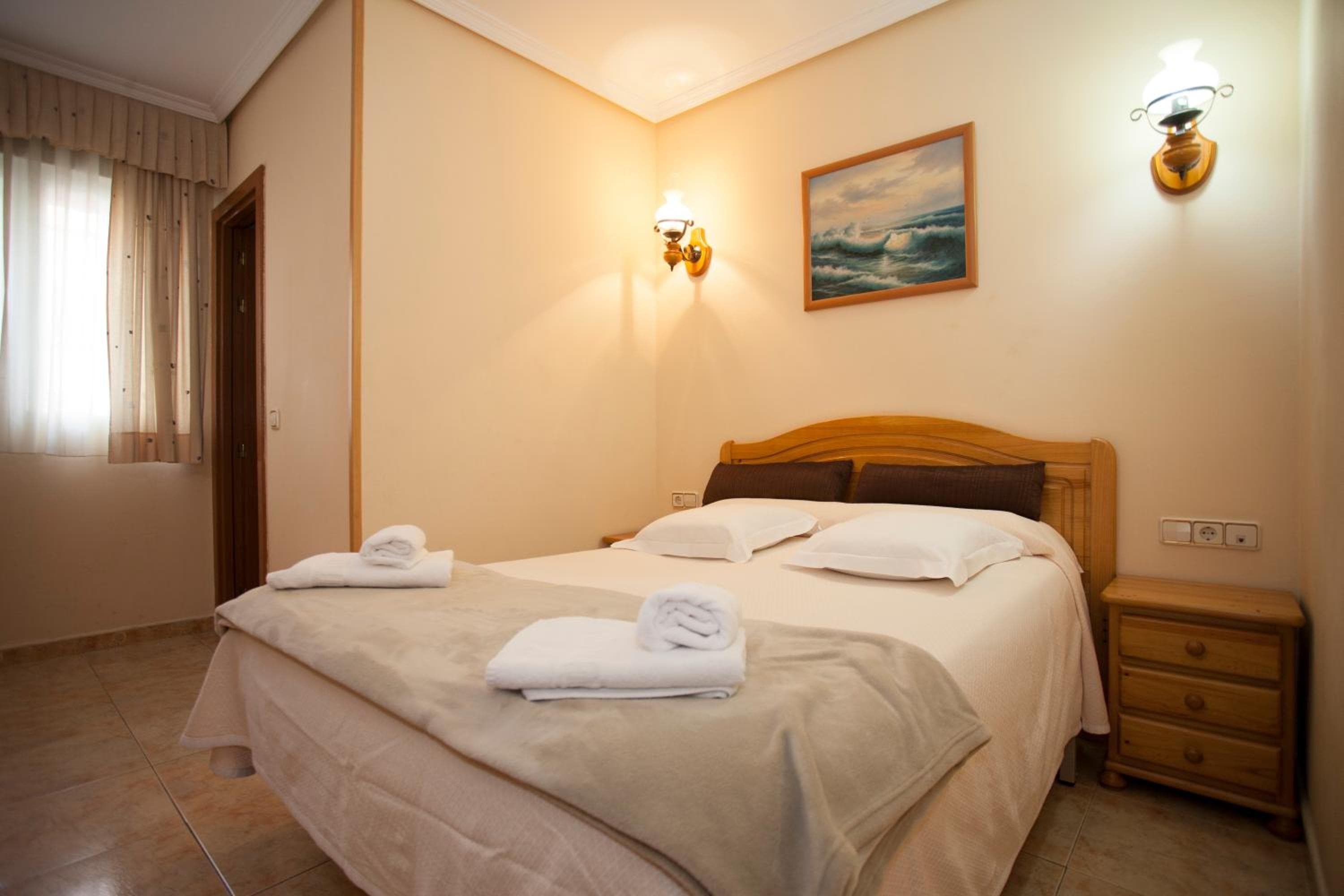 Hospedaje Los Rosales: hotel room