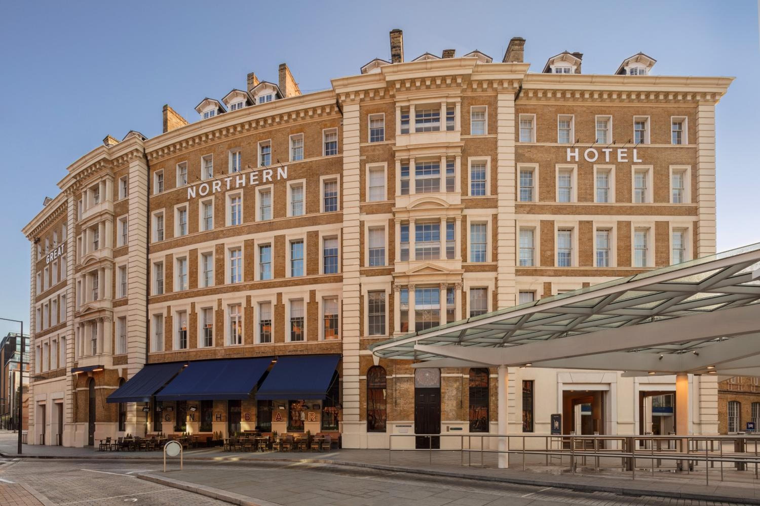 Kaya Great Northern Hotel, London: building