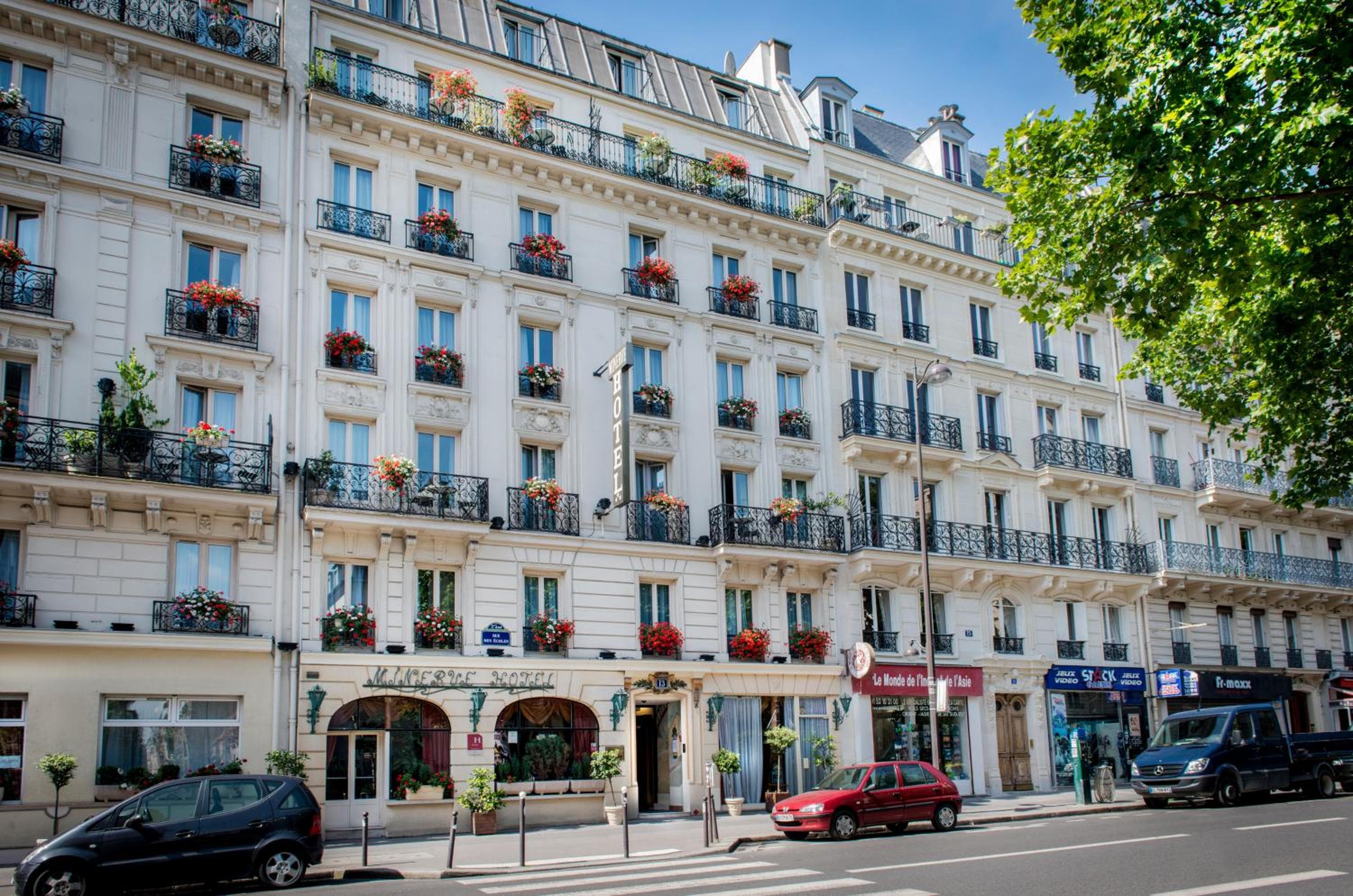 Hotel Minerve: building