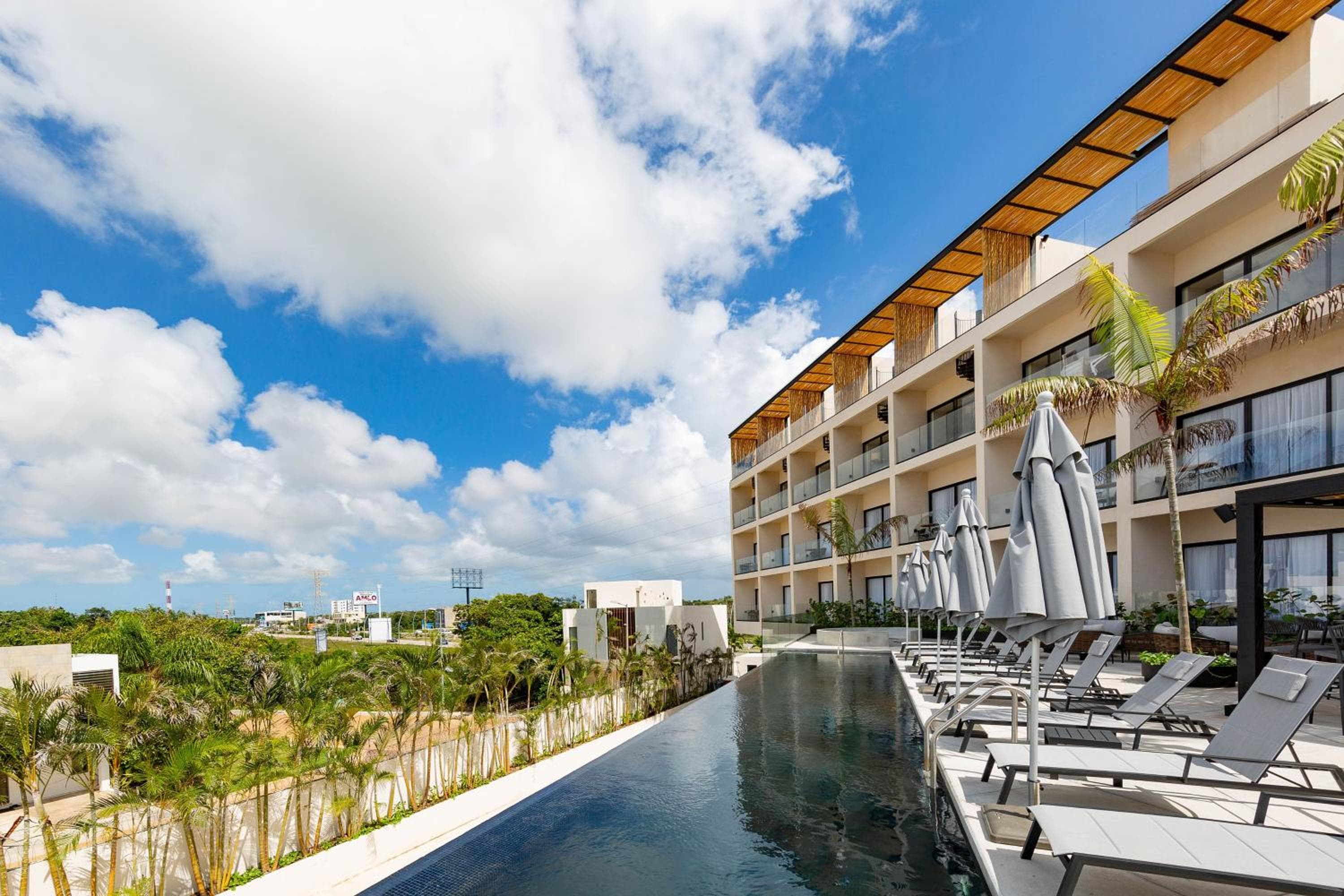 Hive Cancun by G Hotels: building