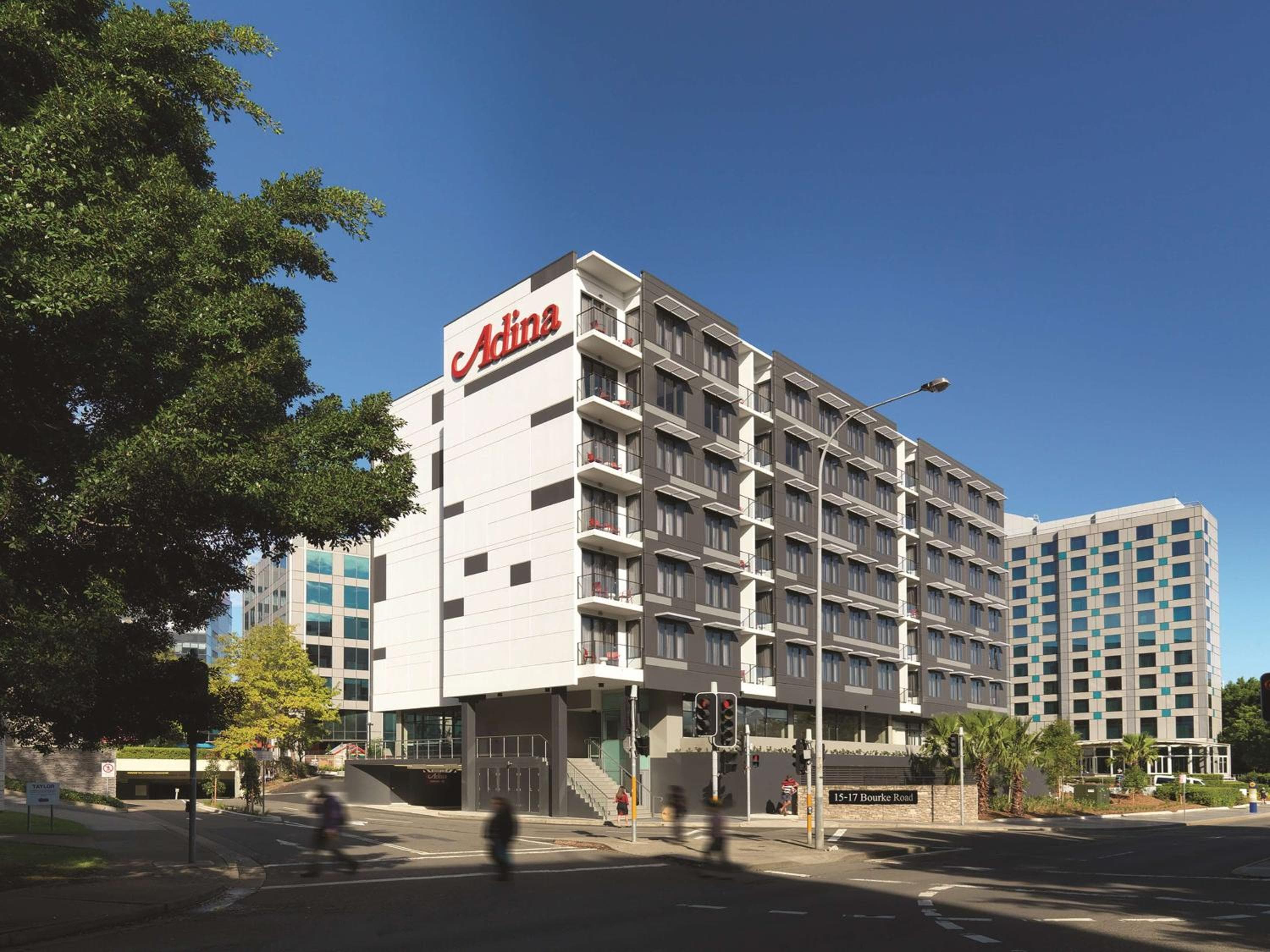 Adina Apartment Hotel Sydney Airport: building