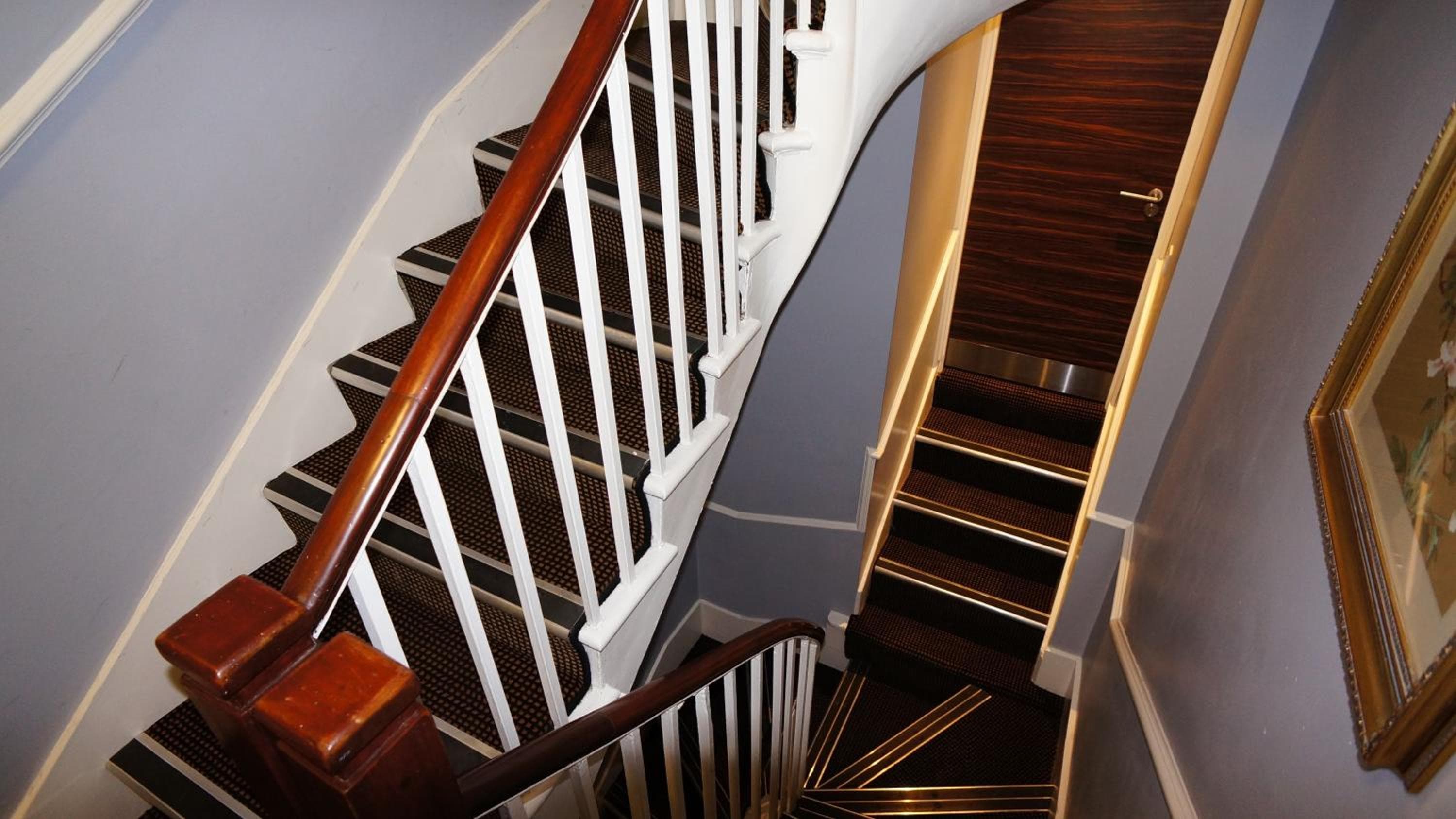 Crestfield Hotel: balcony
