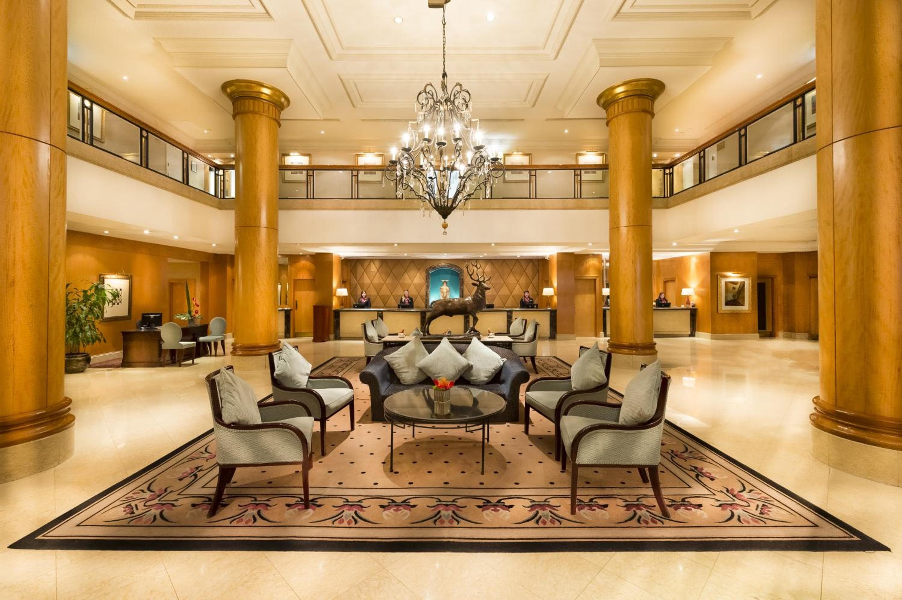 Millennium Hotel and Conference Centre Gloucester London: recepcion & lobby