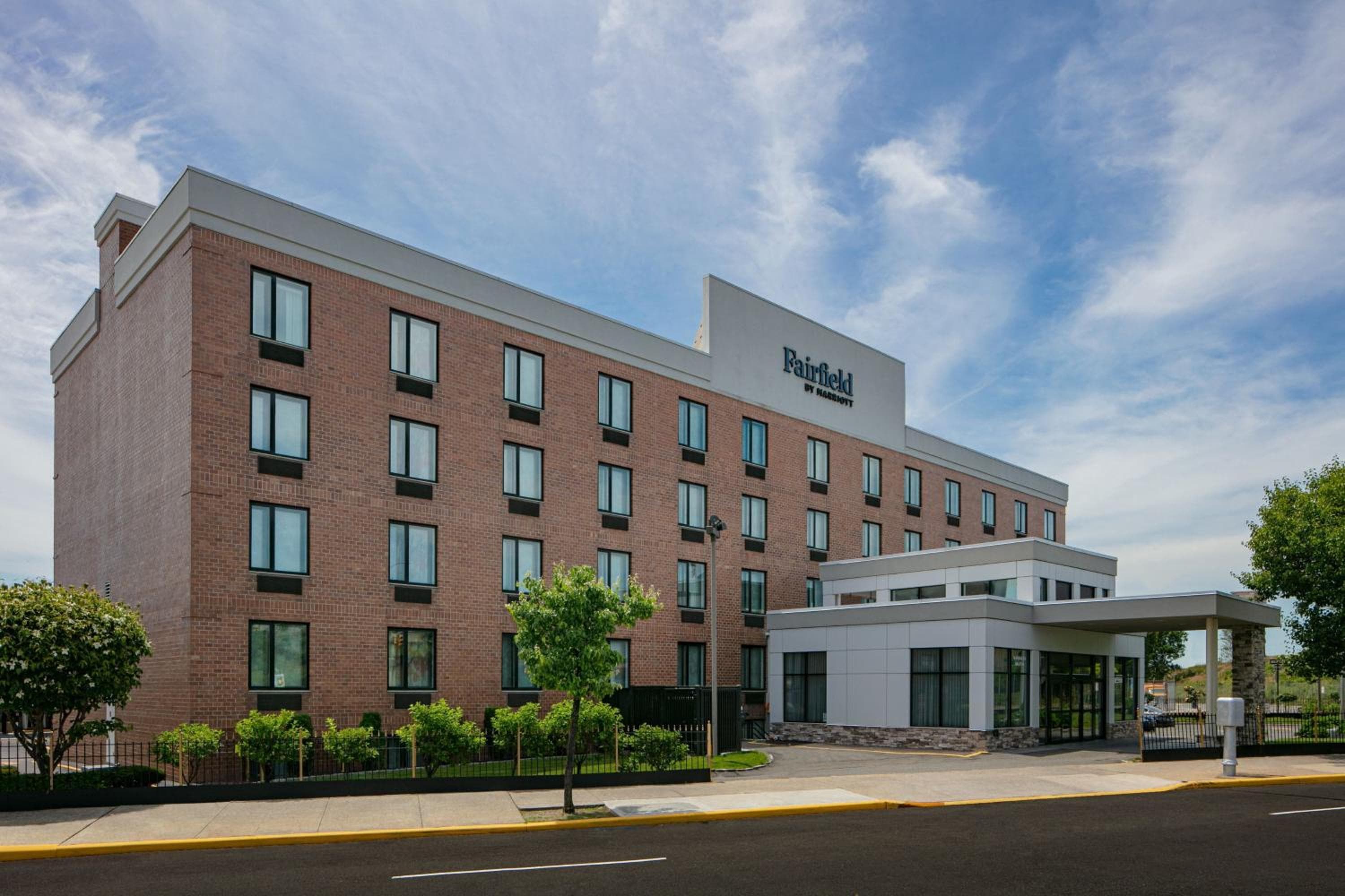 Fairfield Inn by Marriott JFK Airport: building