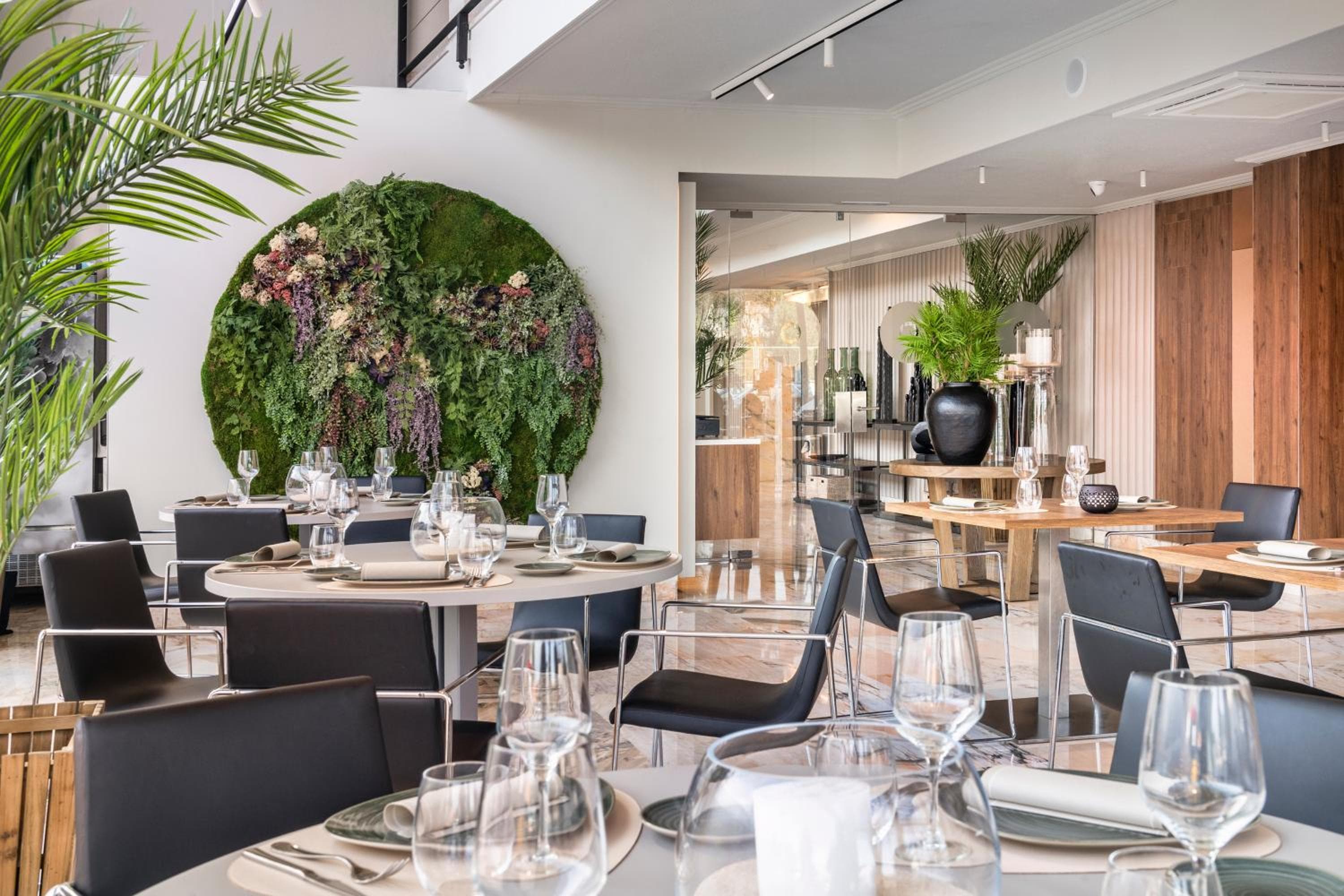 Salles Ciutat del Prat Barcelona Airport: dining