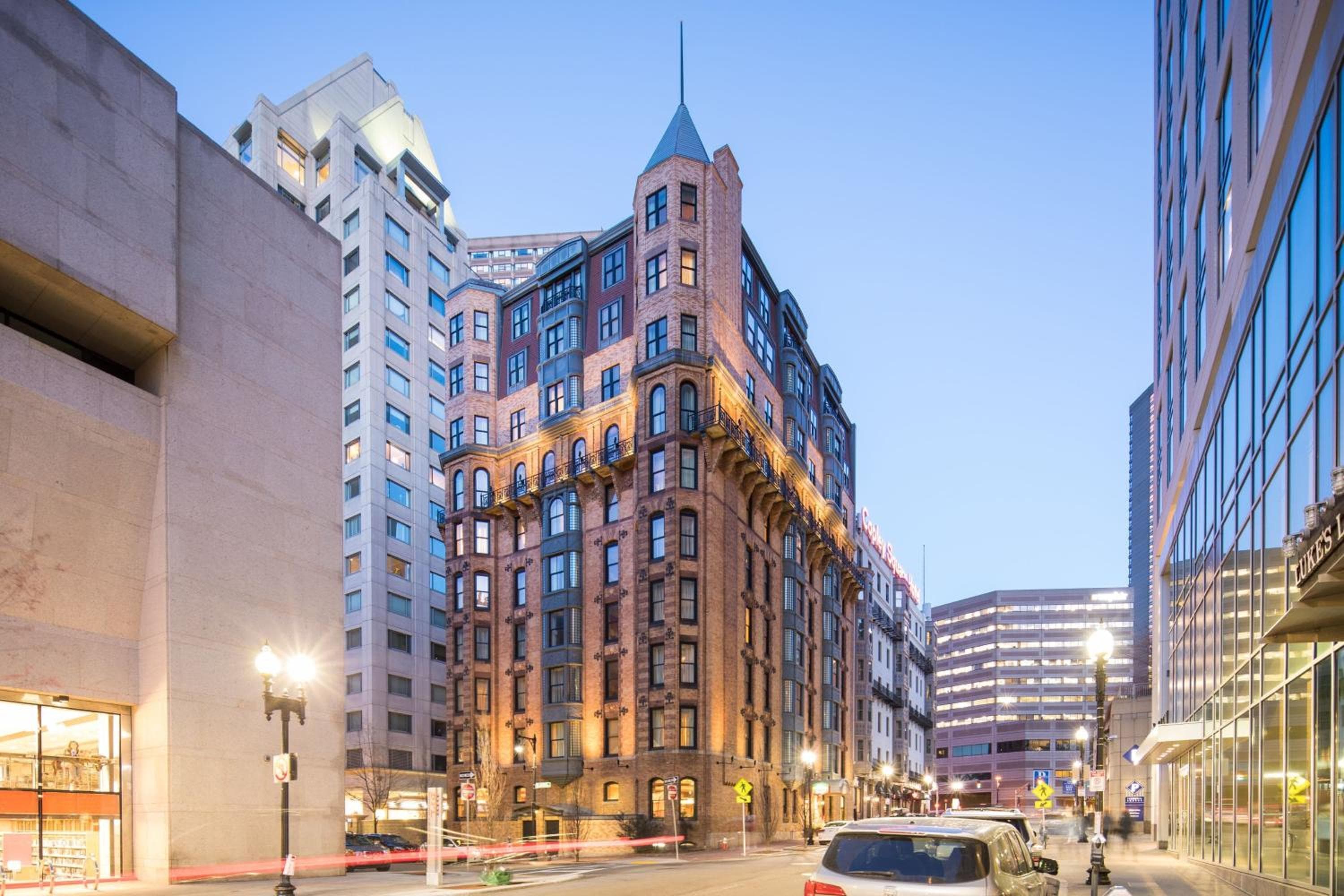 Courtyard Boston Copley Square: building