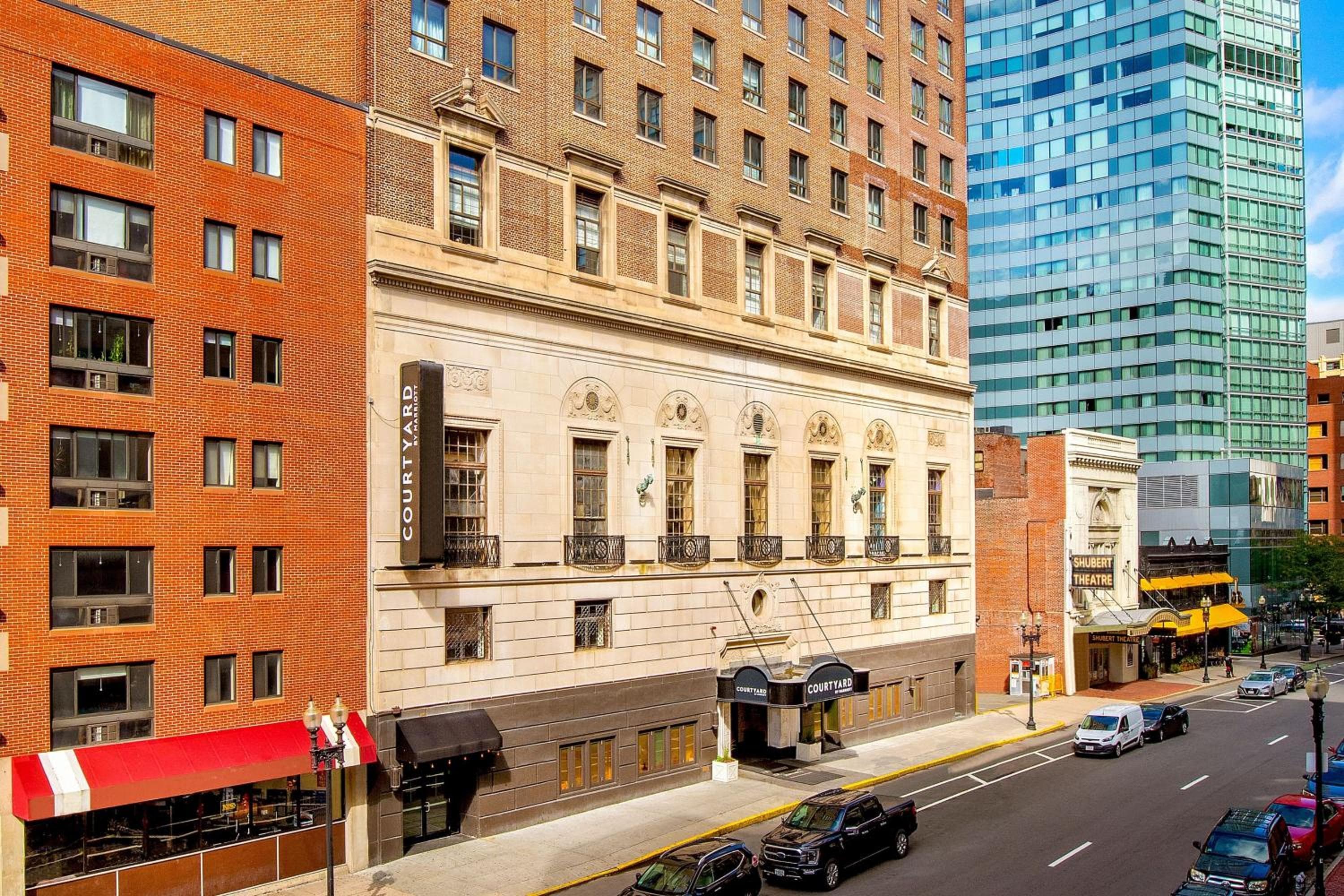 Courtyard by Marriott Boston Downtown: building