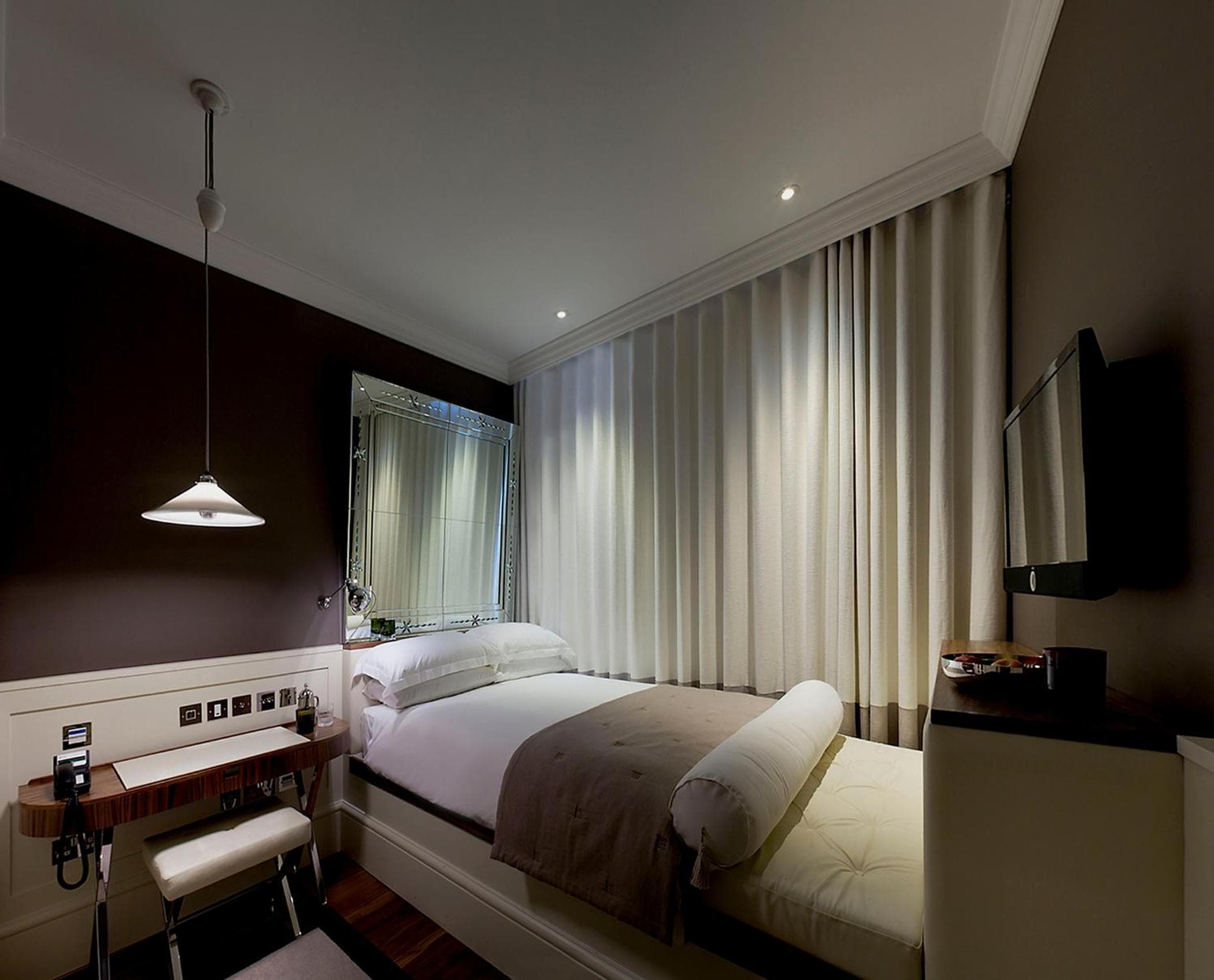 Kaya Great Northern Hotel, London: hotel room