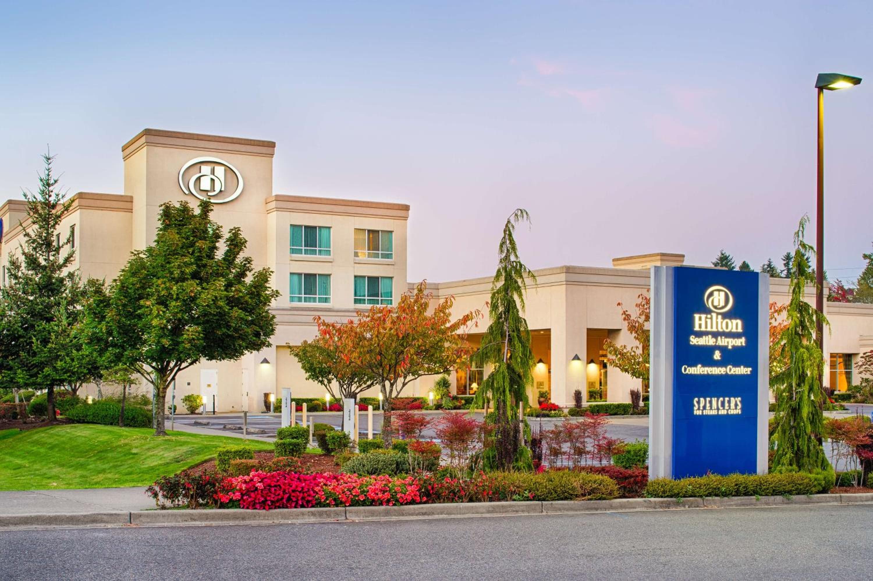 Hilton Seattle Airport & Conference Center: building