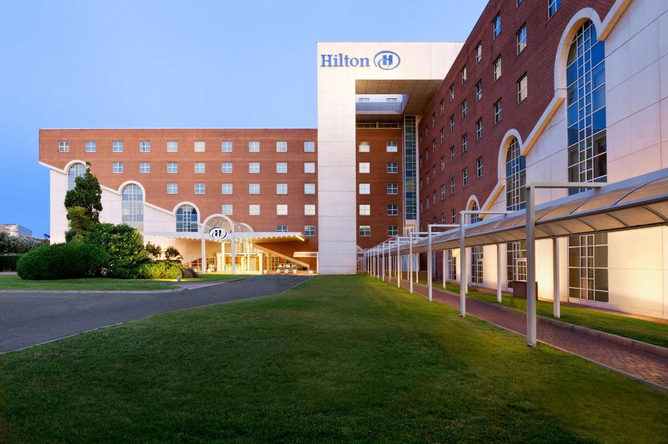 Hilton Rome Airport: building