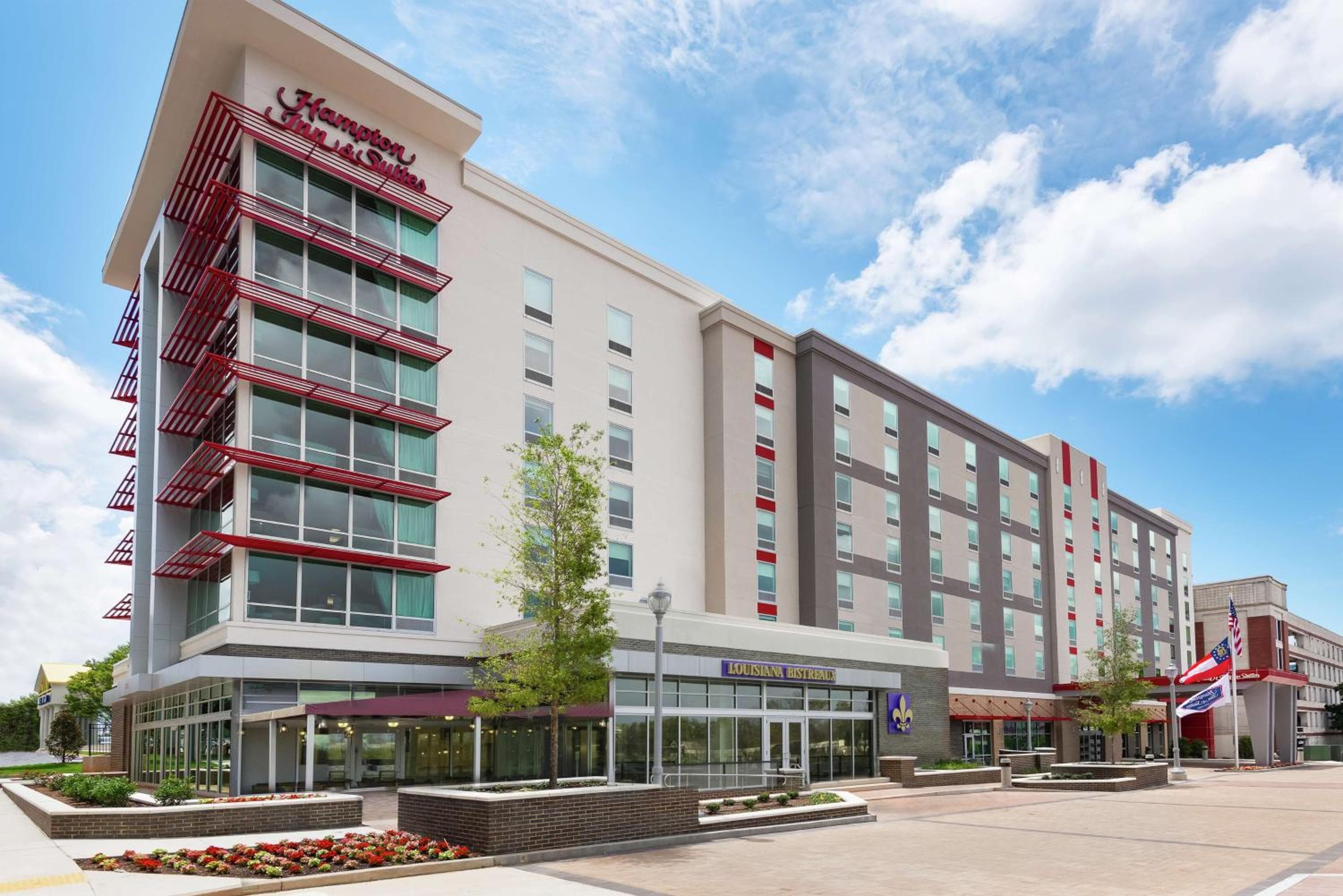 Hampton Inn & Suites Atlanta Buckhead Place: building