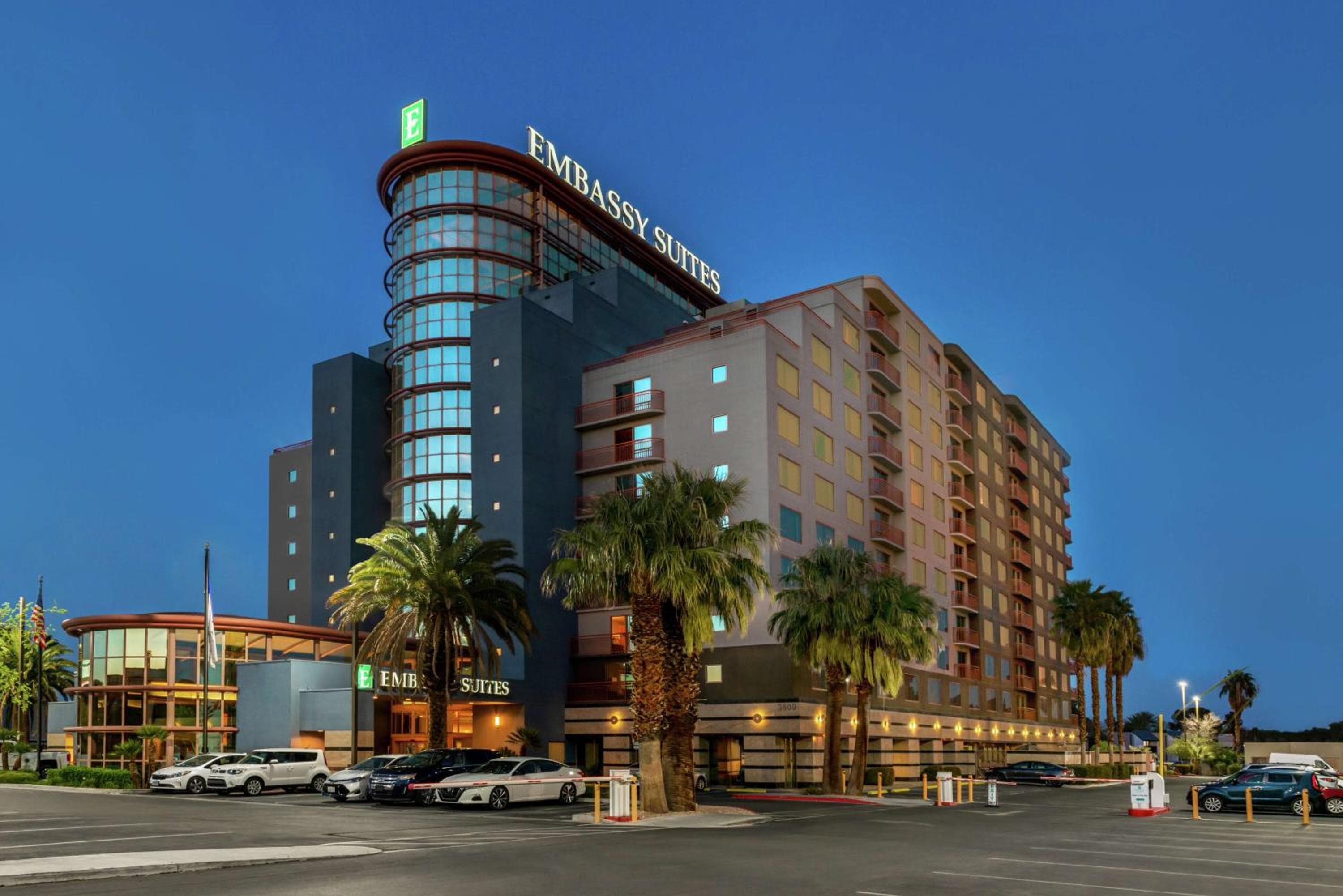 Embassy Suites by Hilton Convention Center Las Vegas: building