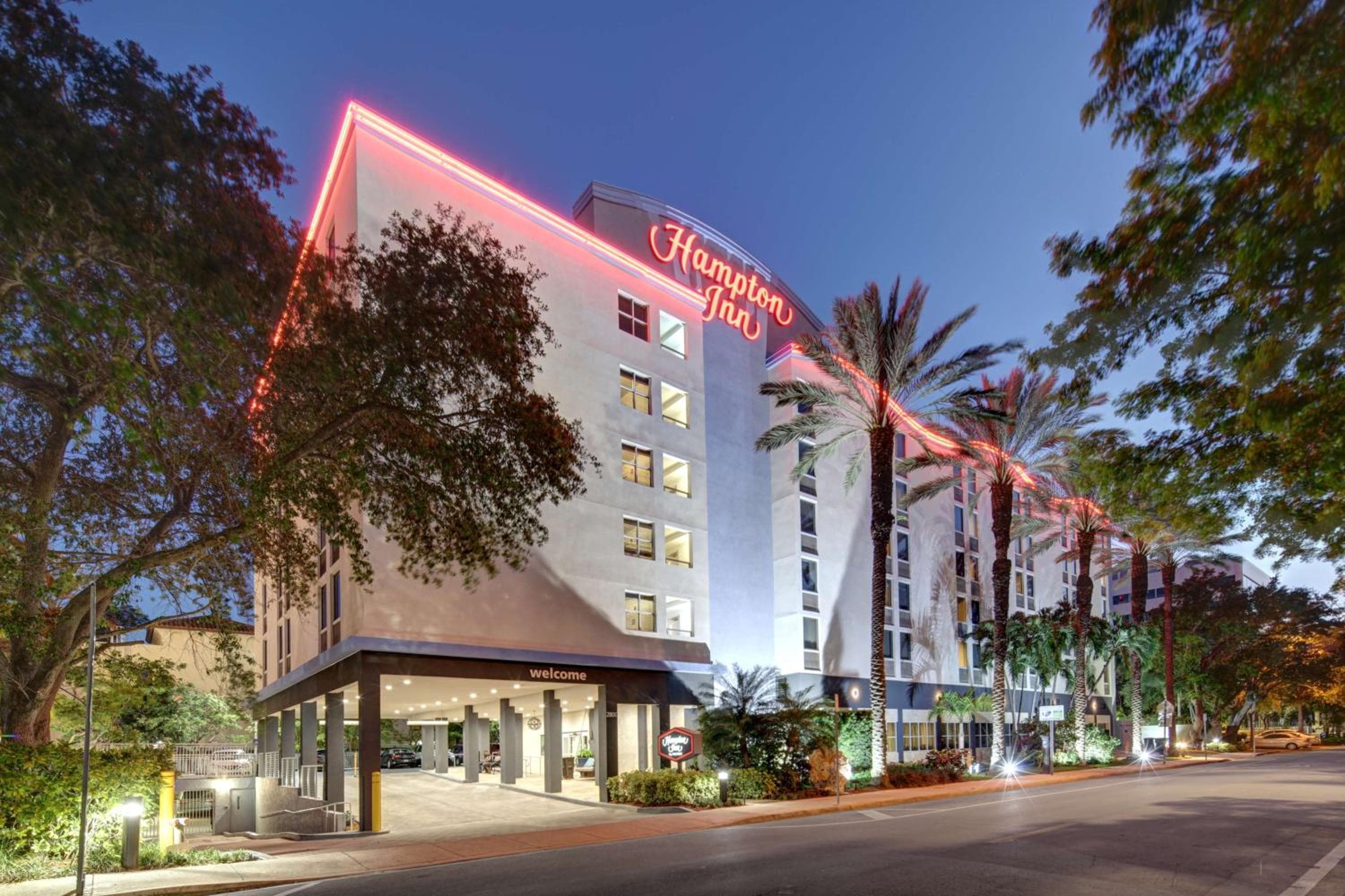 Hampton Inn Miami-Coconut Grove/Coral Gables: building