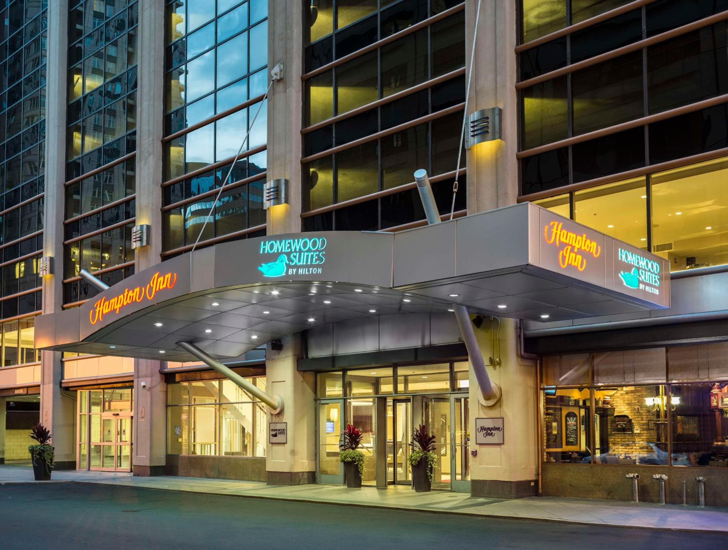 Homewood Suites by Hilton Chicago Downtown - Magnificent Mile: building