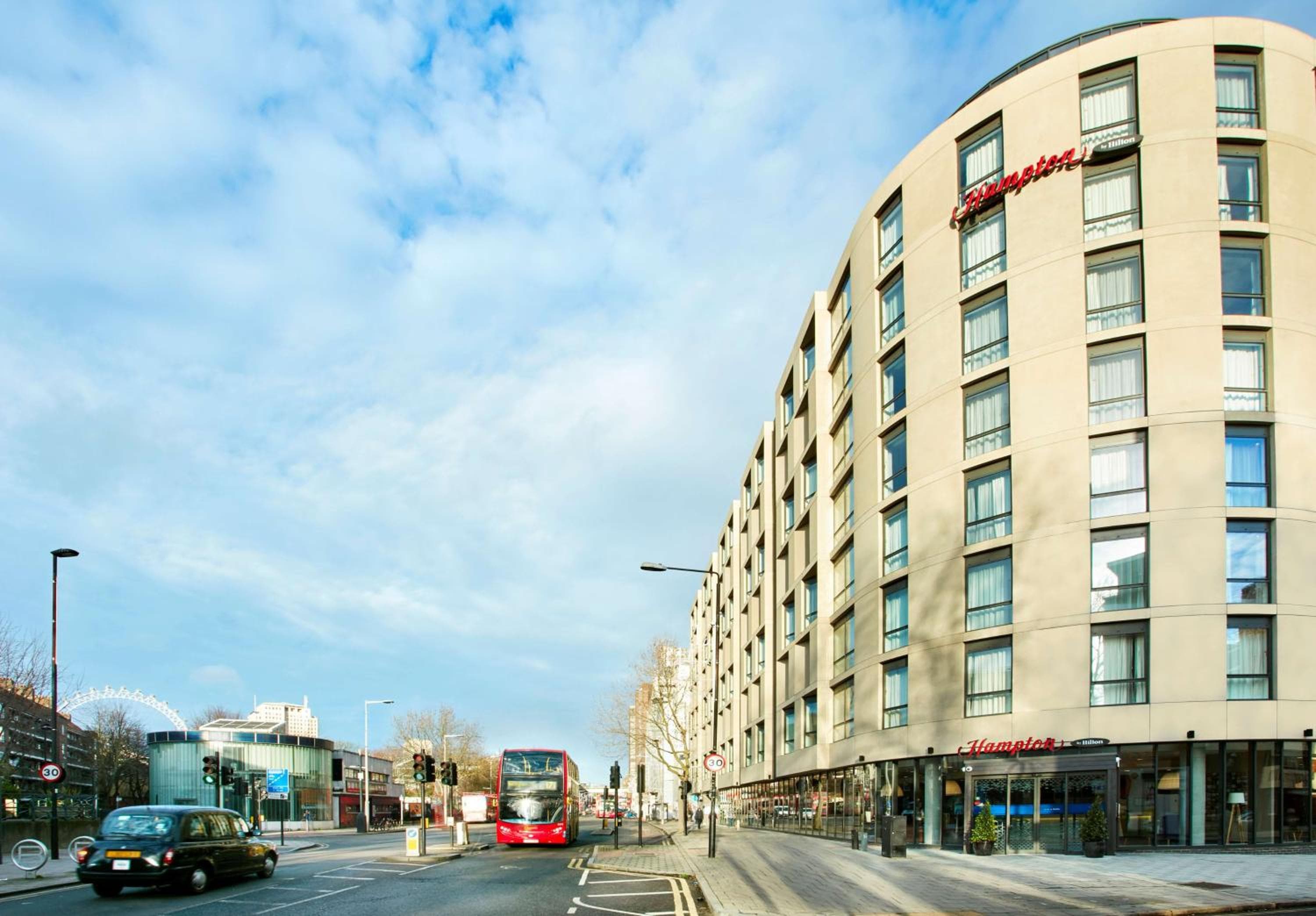 Hampton by Hilton London Waterloo: building