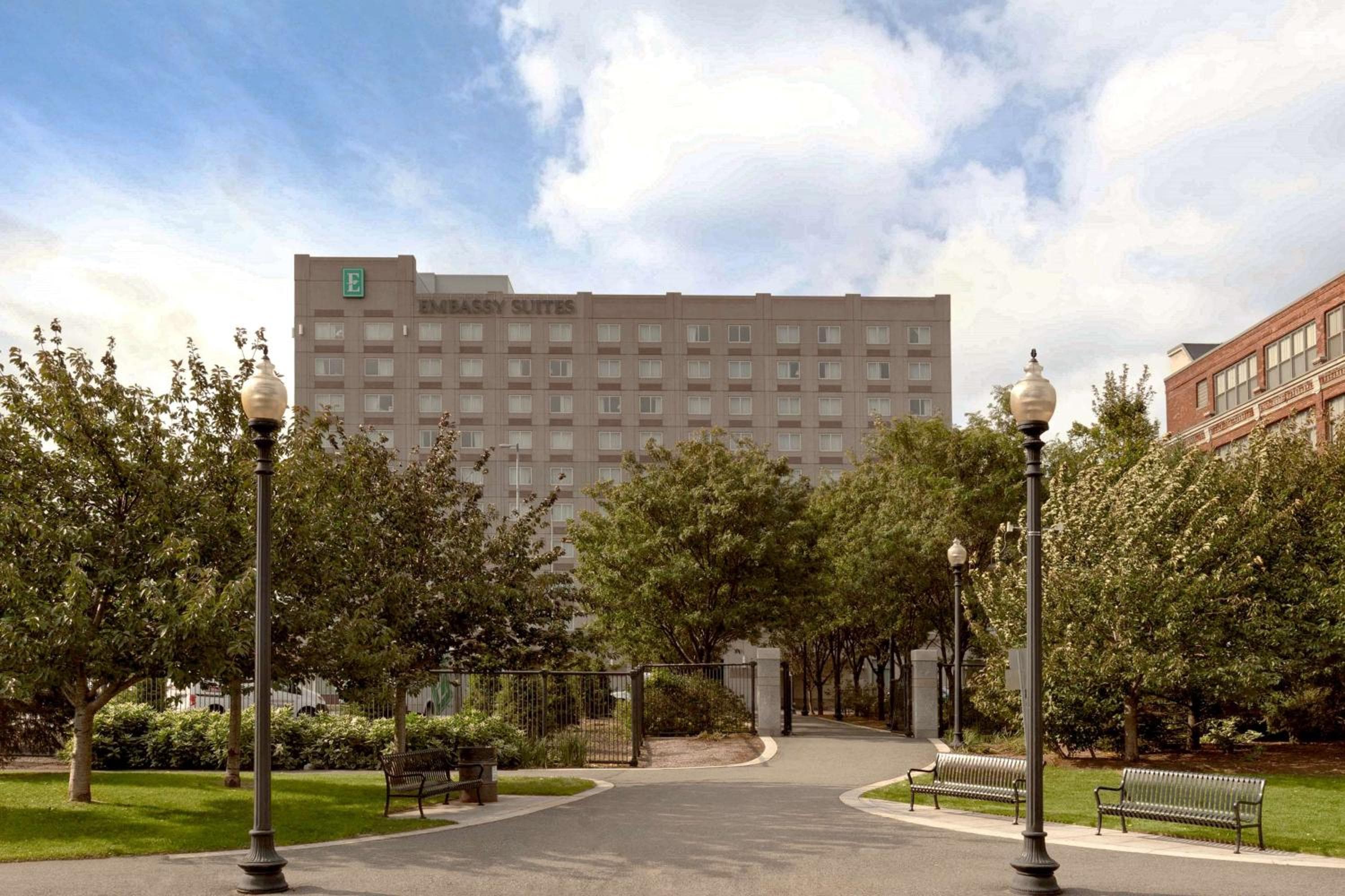 Embassy Suites Boston at Logan Airport: building
