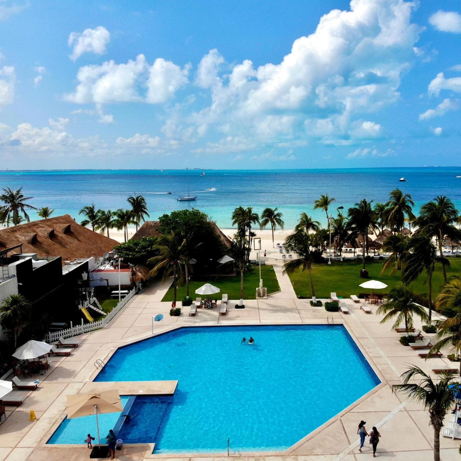 Beachscape Kin Ha Villas & Suites: human