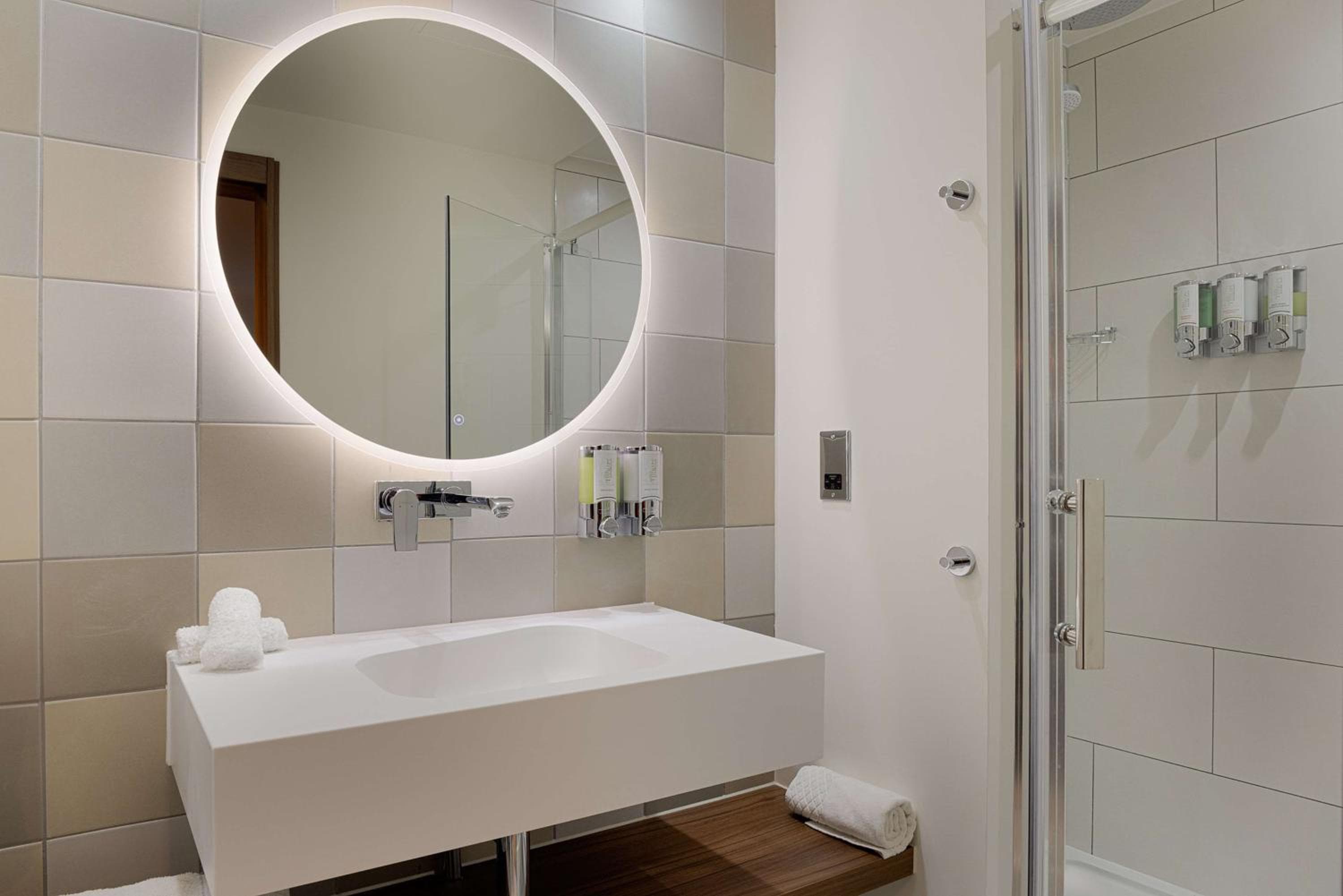 Hampton by Hilton London Waterloo: bathroom