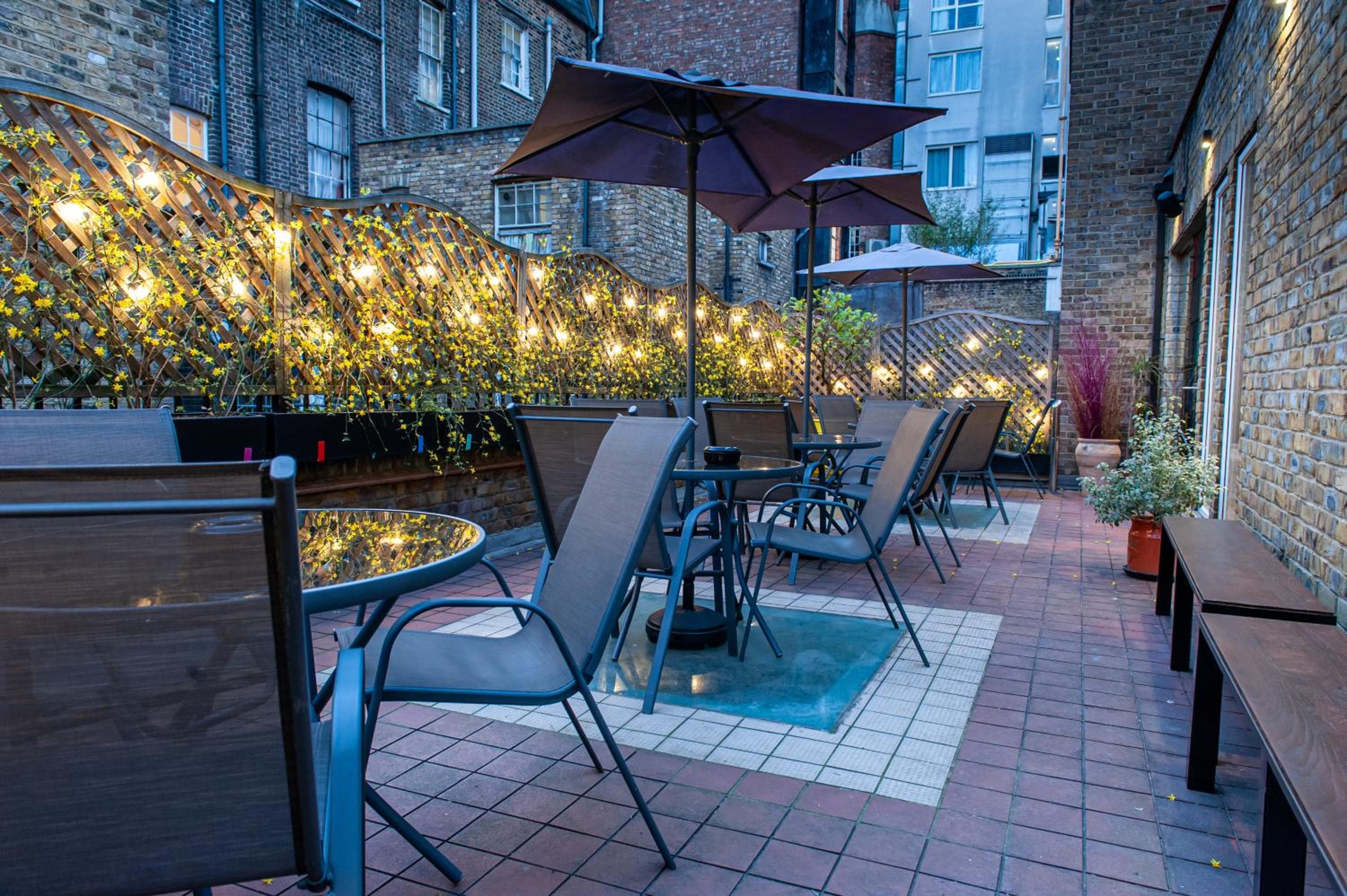 The California - Kings Cross St Pancras, London: outdoor bbq area
