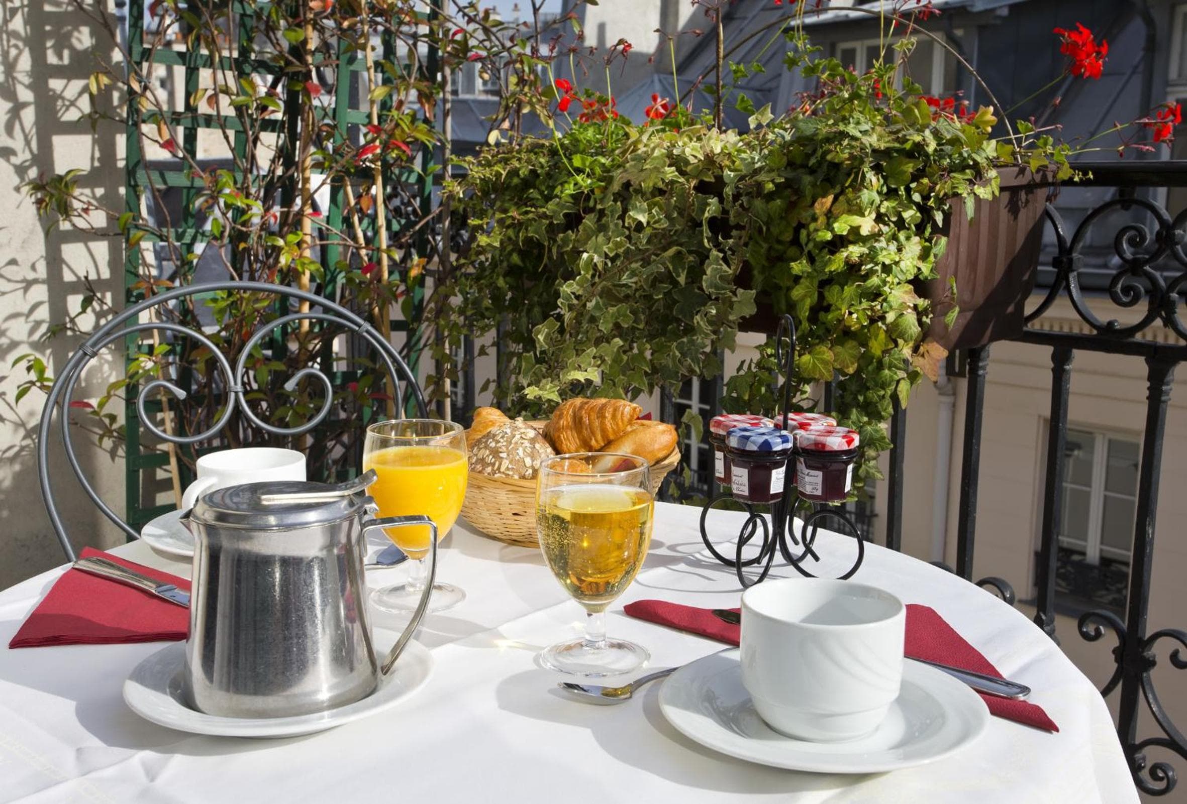 Hôtel Saint-Pétersbourg Opéra & Spa: balance & terrace