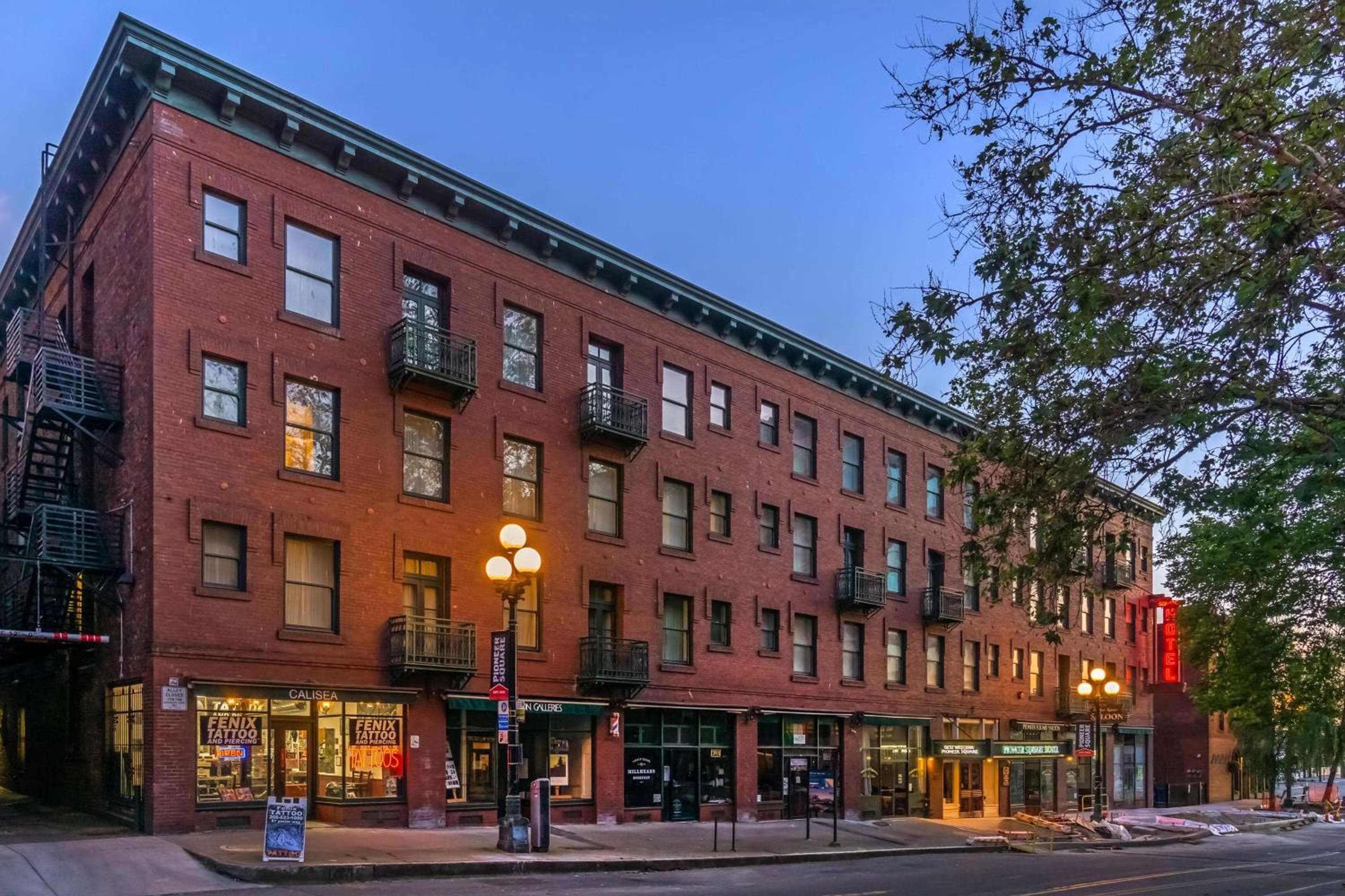 Best Western Plus Pioneer Square Hotel Downtown: building