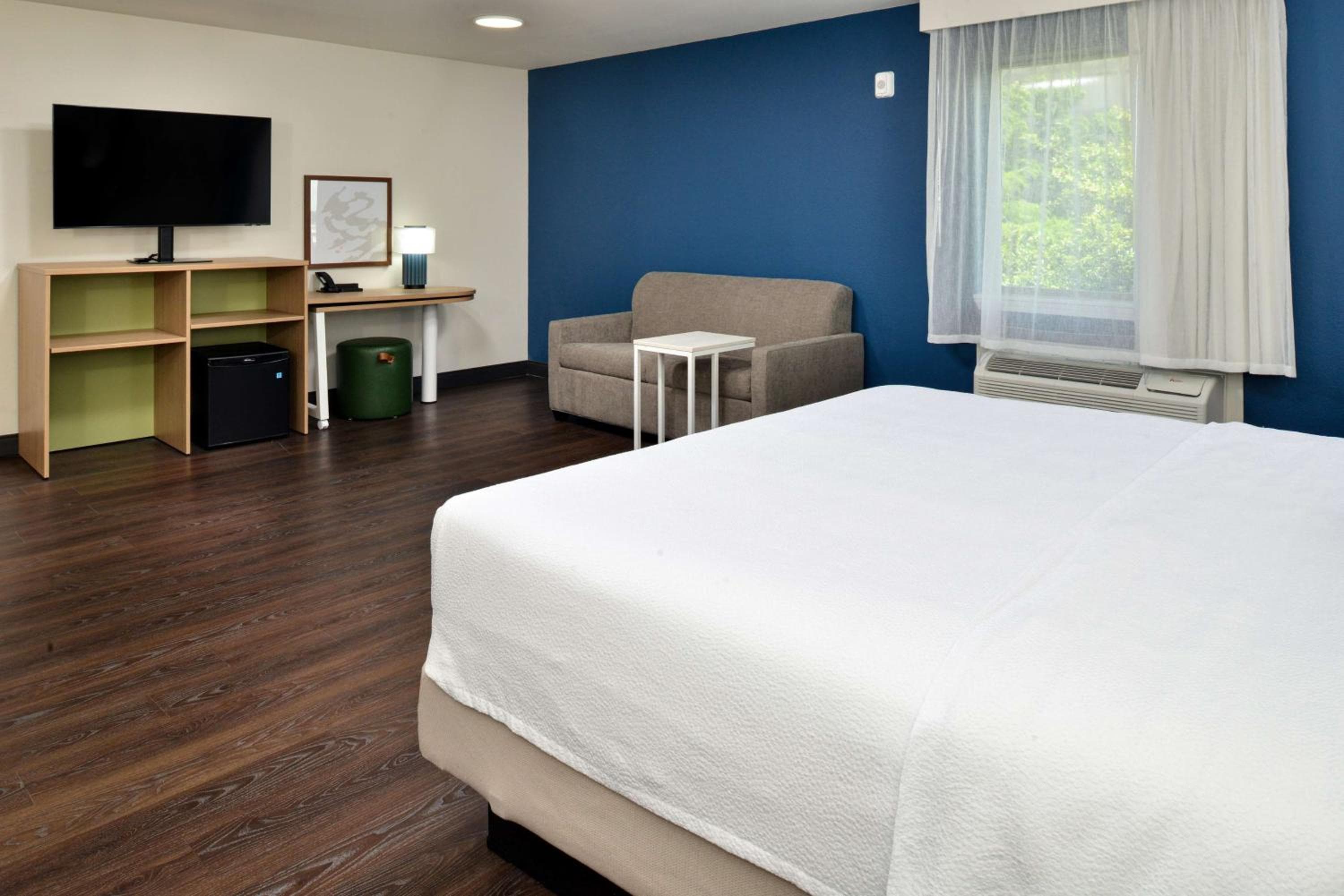 Spark By Hilton Dallas Medical District Love Field: hotel room