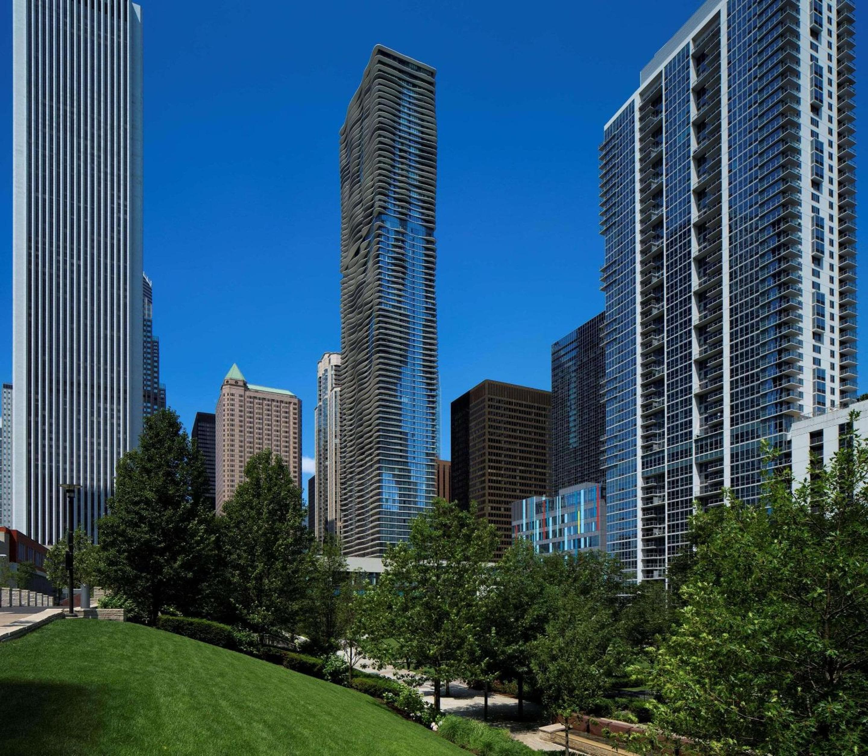 Radisson Blu Aqua Hotel, Chicago: building