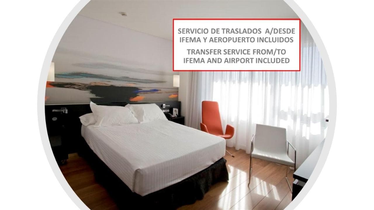 Axor Barajas: hotel room