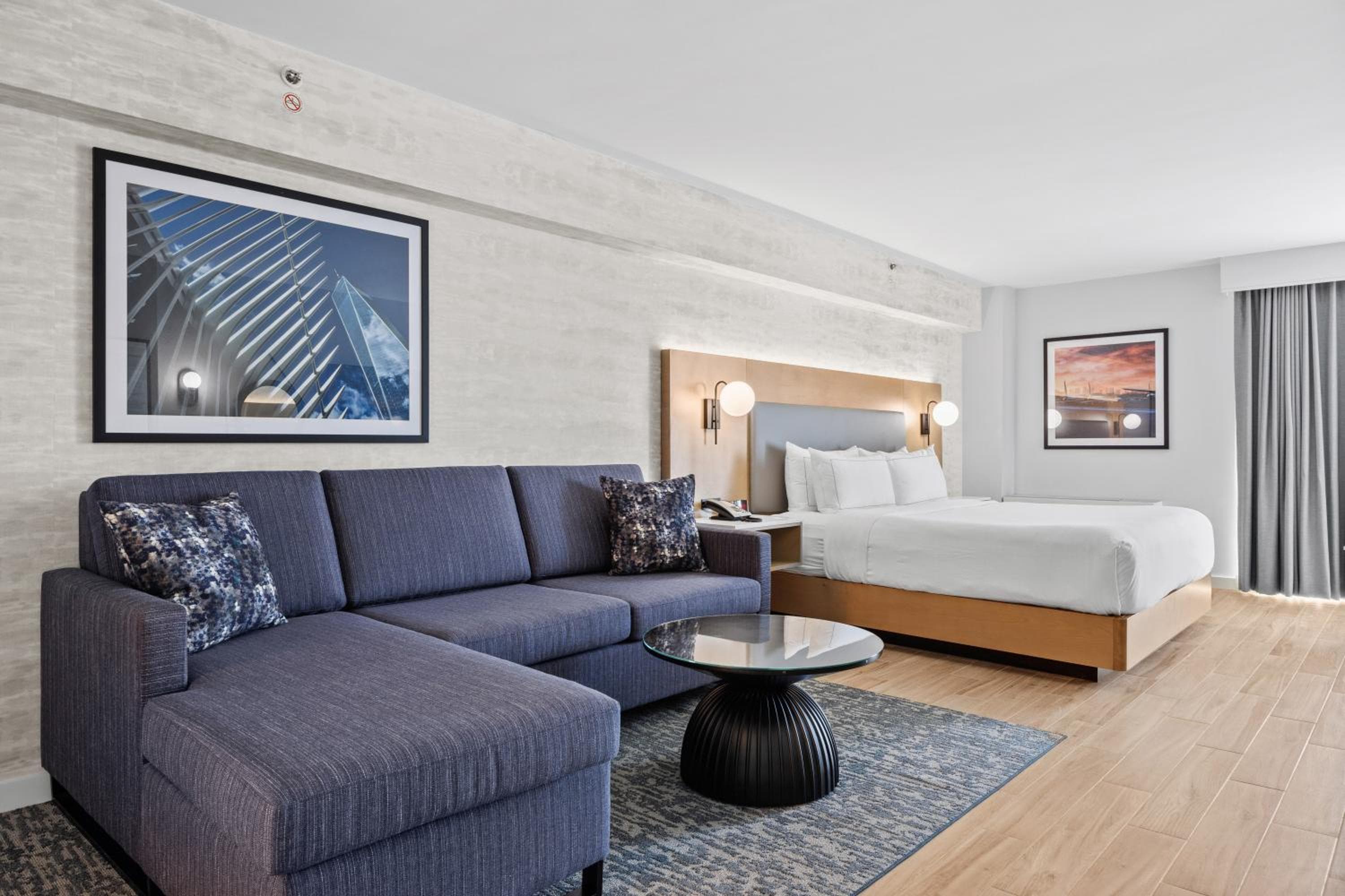 DoubleTree by Hilton New York JFK Airport: hotel room