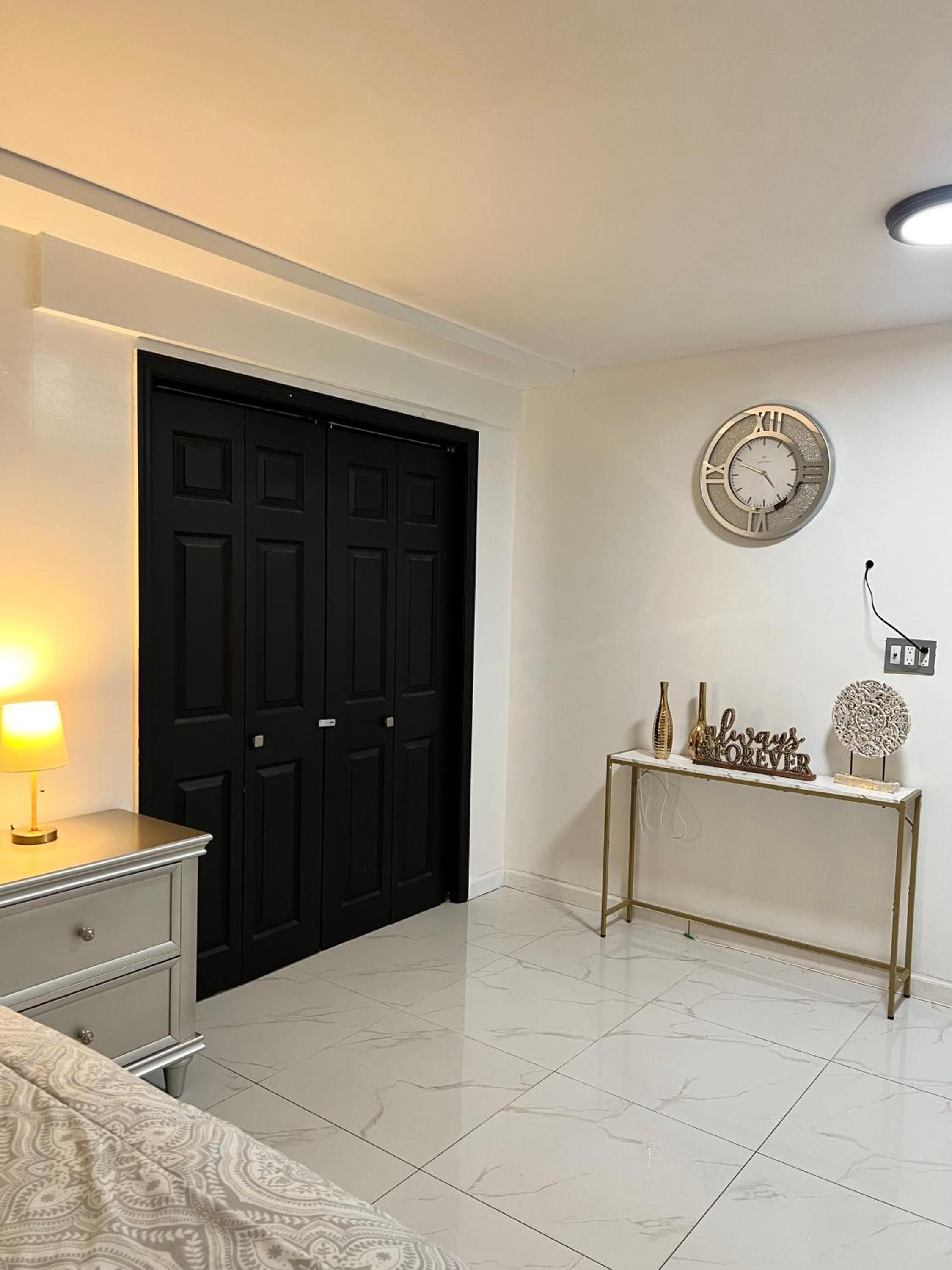Luxury Guest Home - 10 Min to JFK