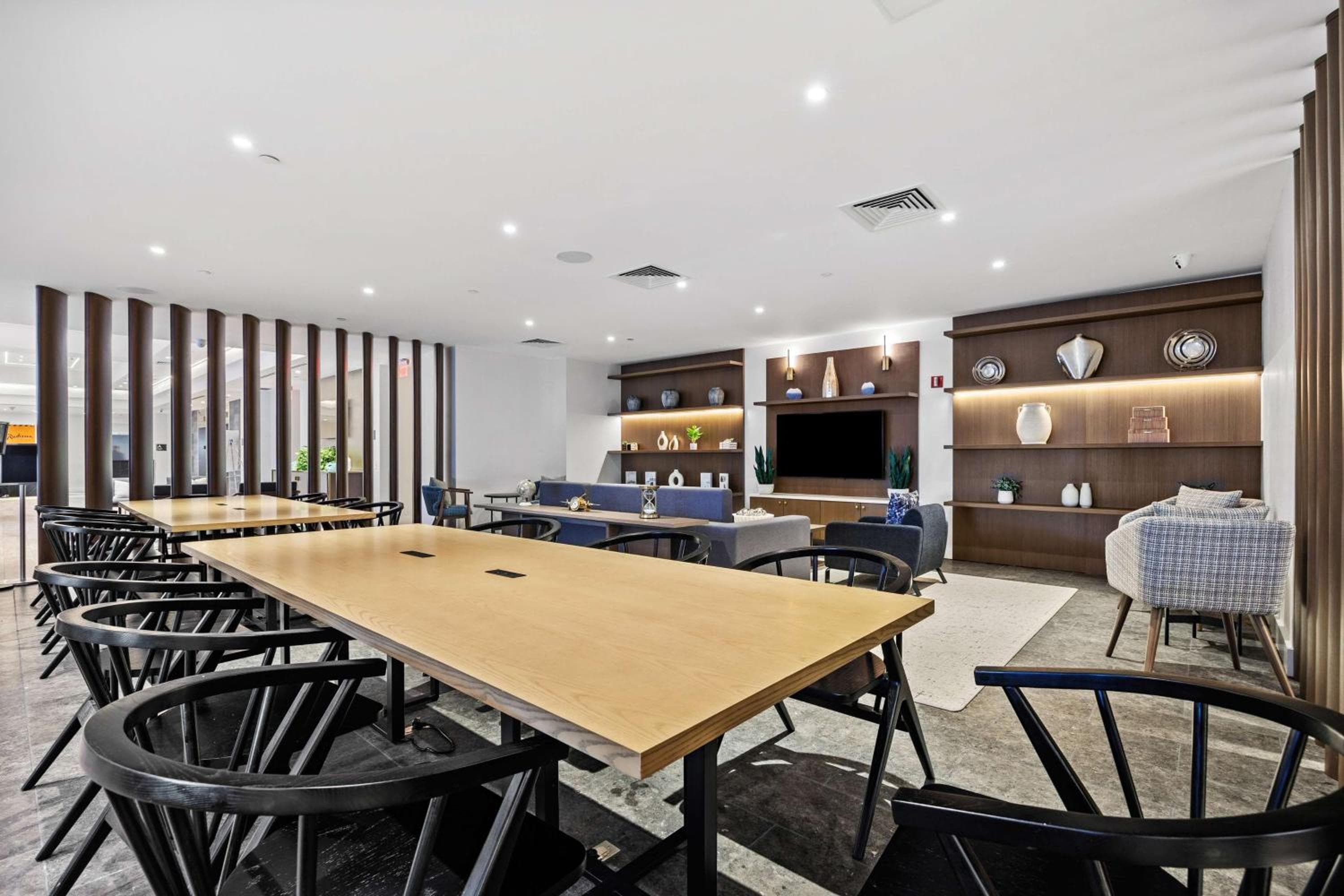 DoubleTree by Hilton New York JFK Airport: meeting & event spaces