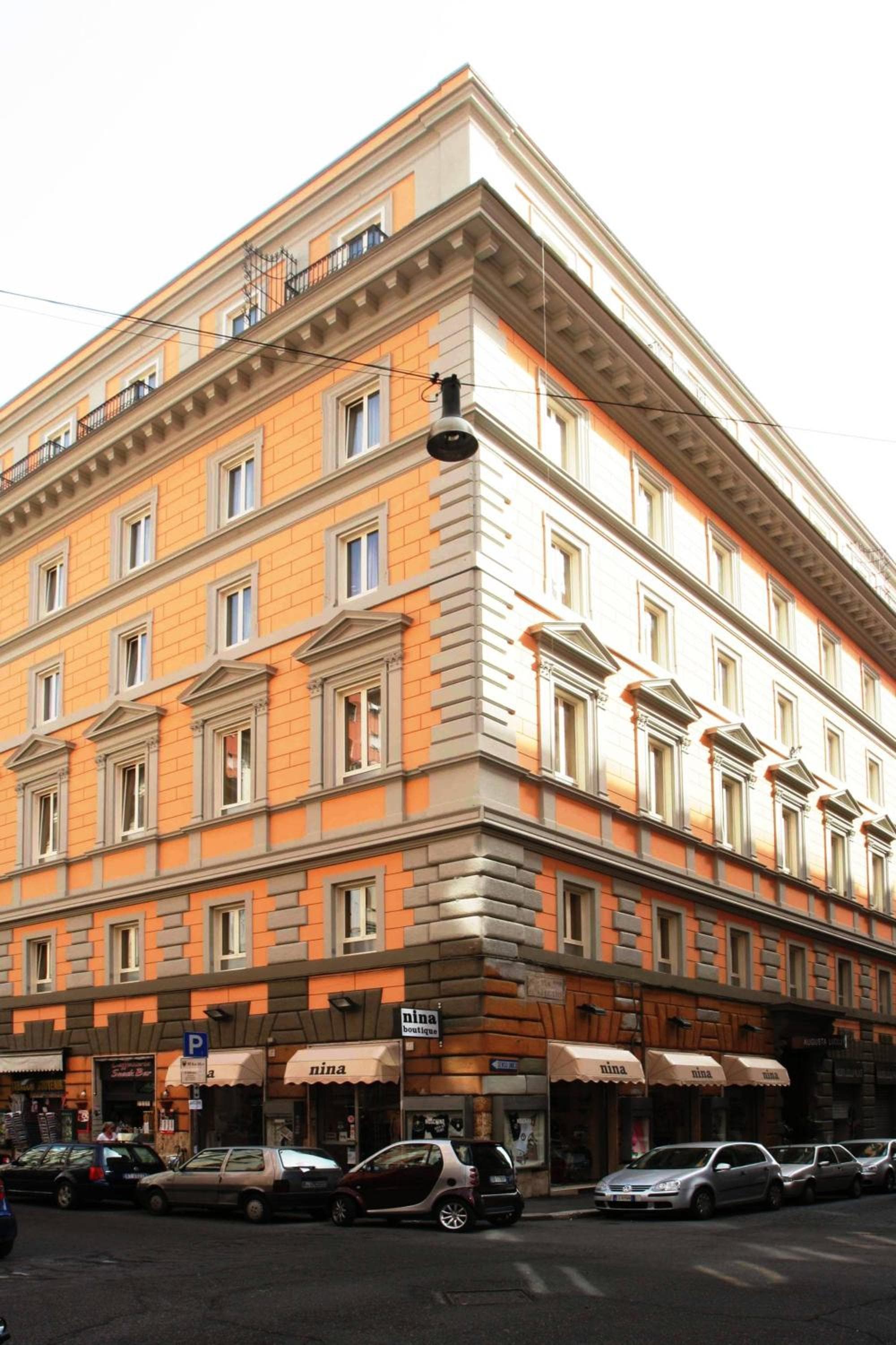 Augusta Lucilla Palace: building