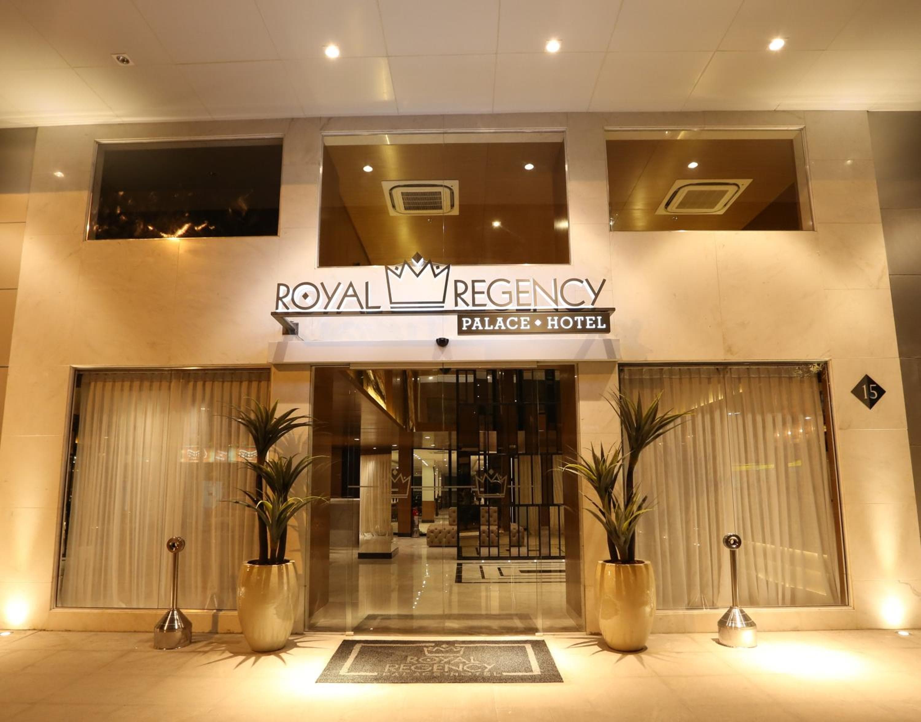 Royal Regency Palace Hotel: building