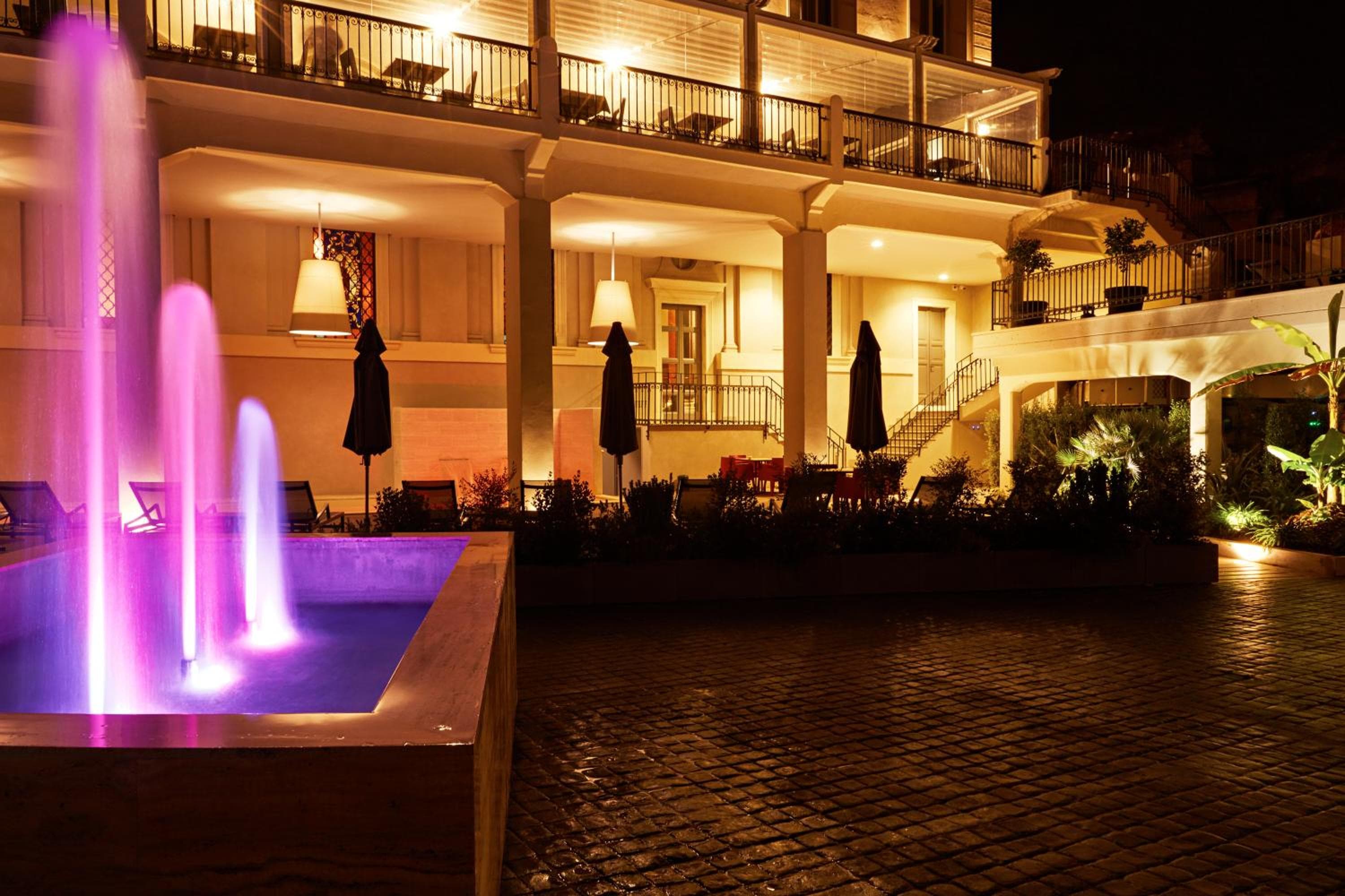 Hotel The Building: recepcion & lobby