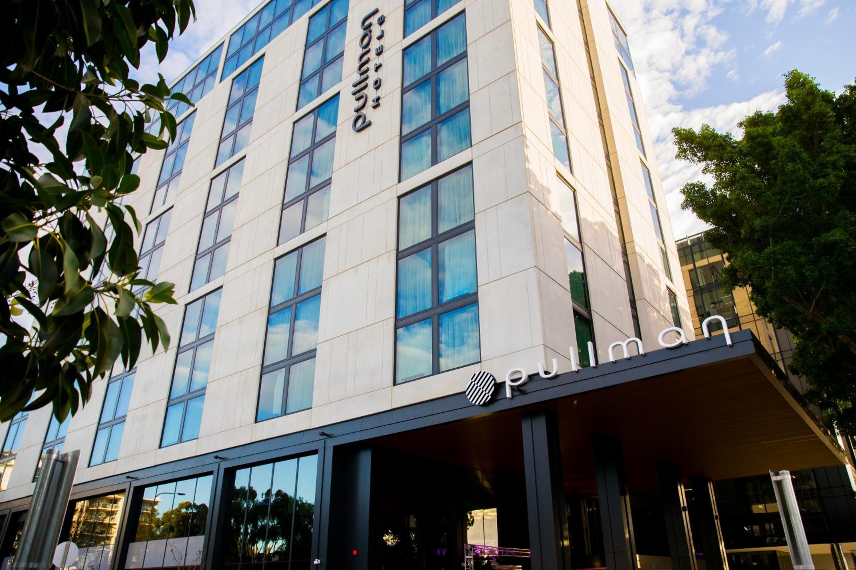 Pullman Sydney Airport: building
