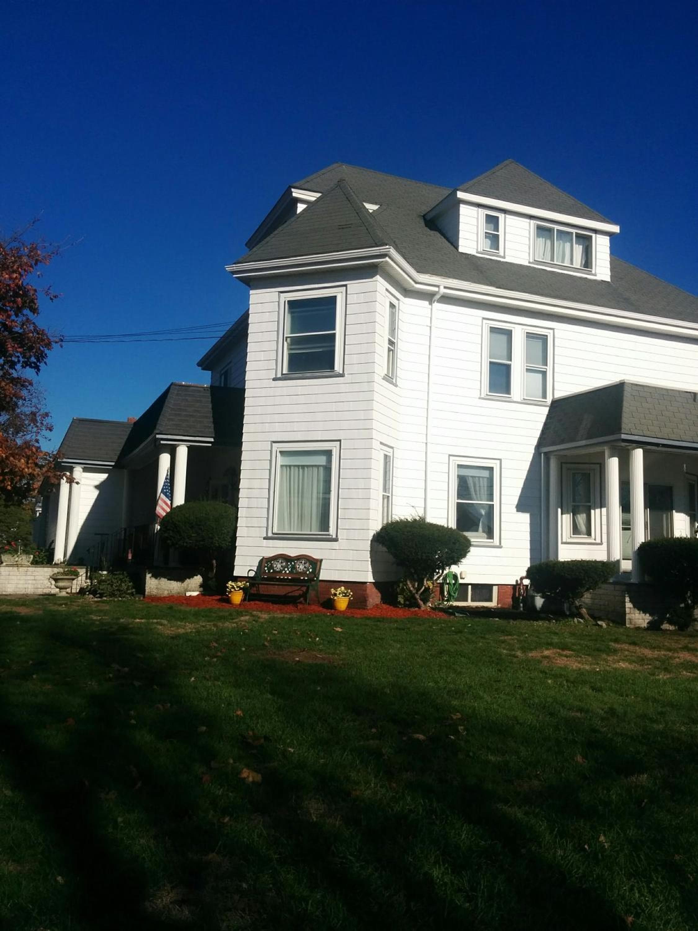 Château sur Mer Bed & Breakfast: building