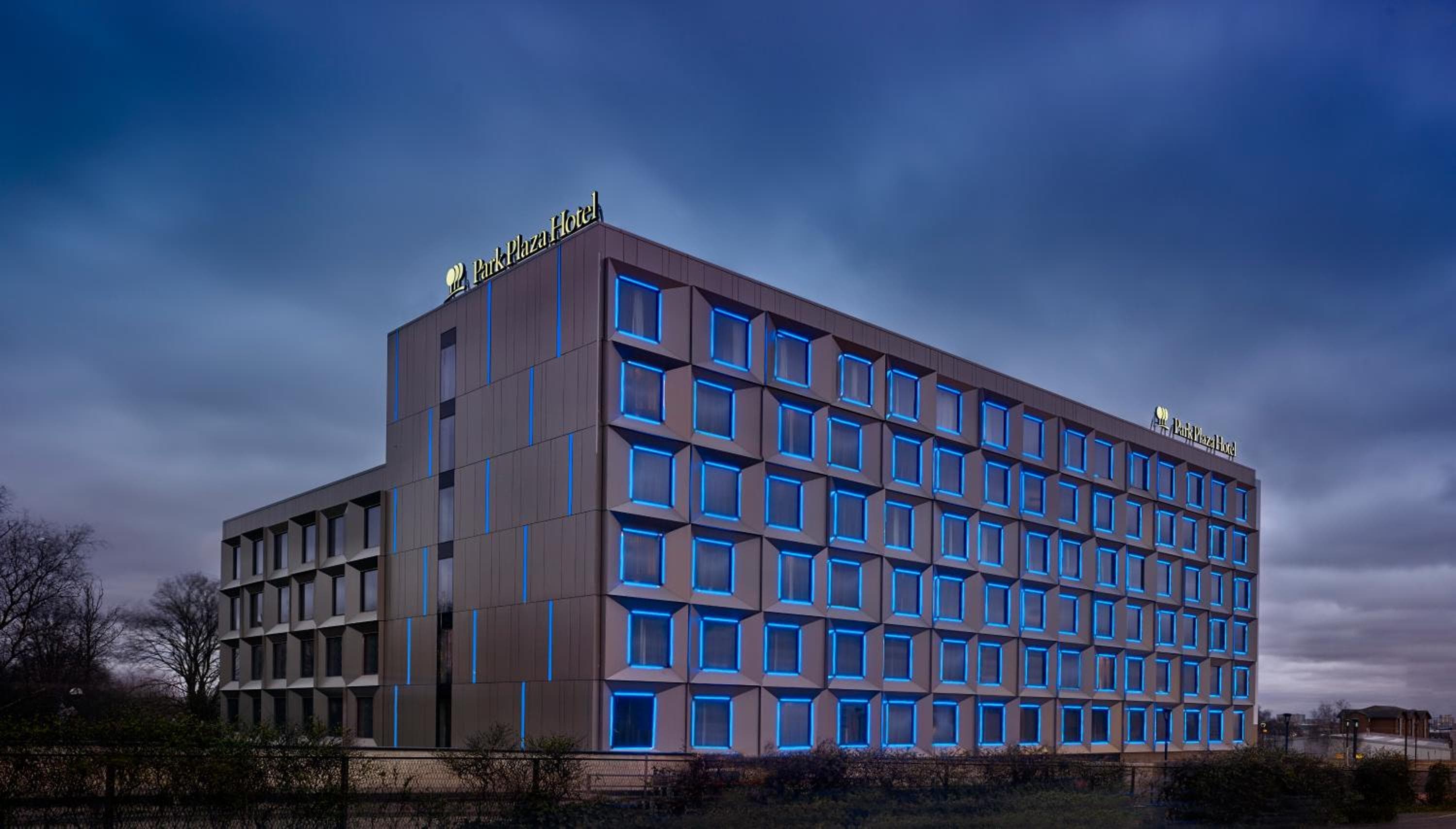 Park Plaza London, Park Royal: building