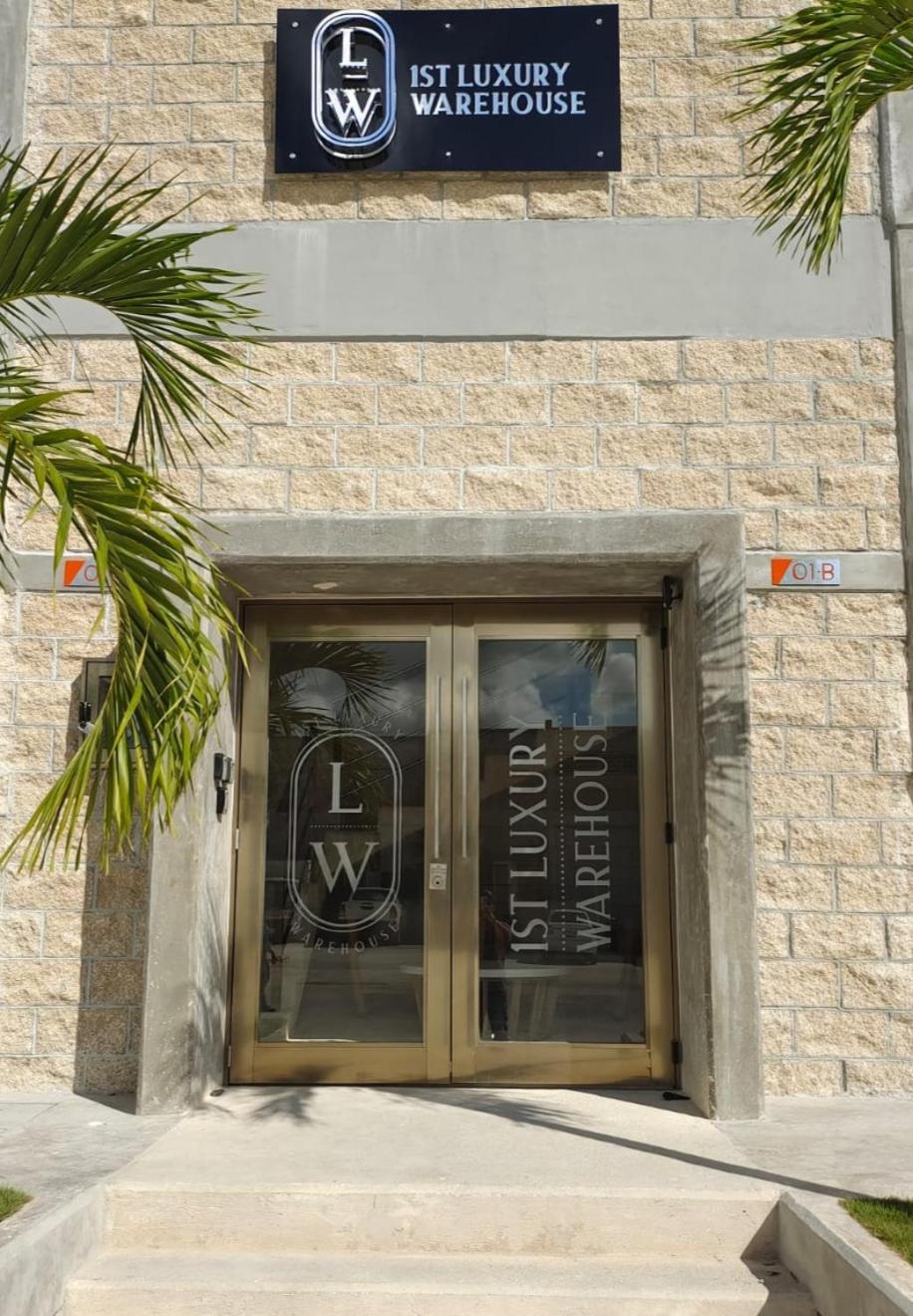 1st Luxury Warehouse, Cancun