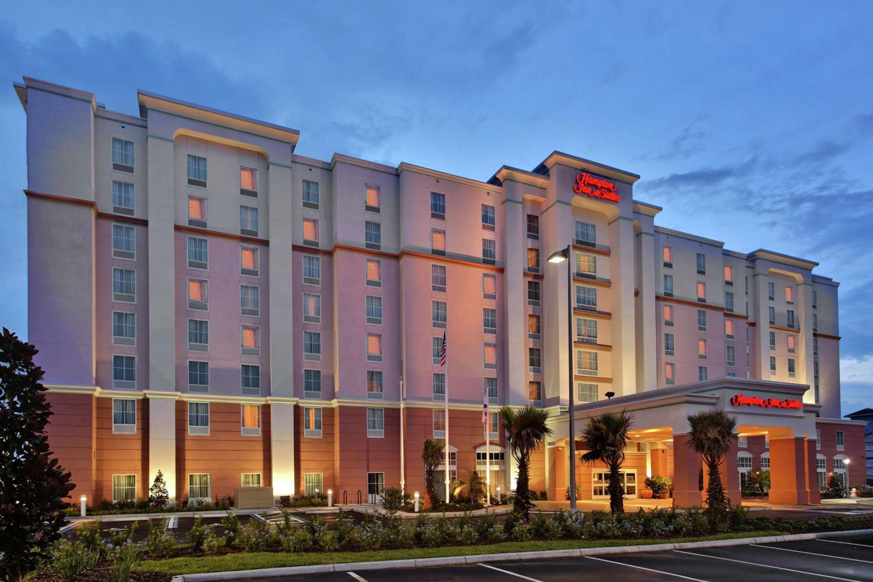 Hampton Inn & Suites Orlando Airport at Gateway Village, Orlando