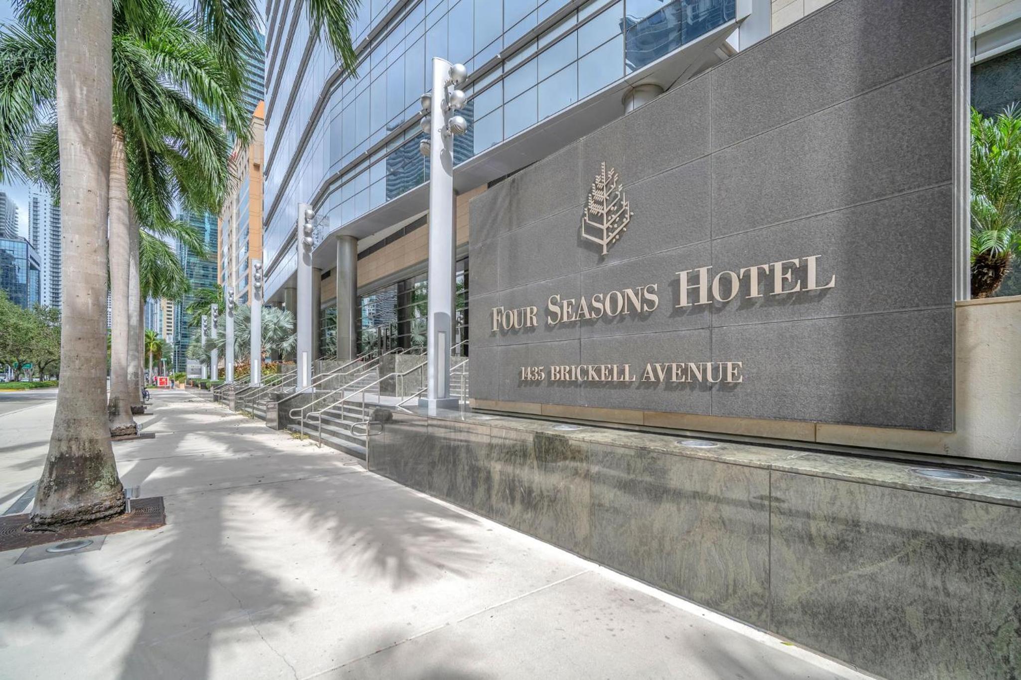 2 Bedroom OR King Studio Suites Four Seasons Hotel Miami Free Wi-Fi & Free Parking, Miami