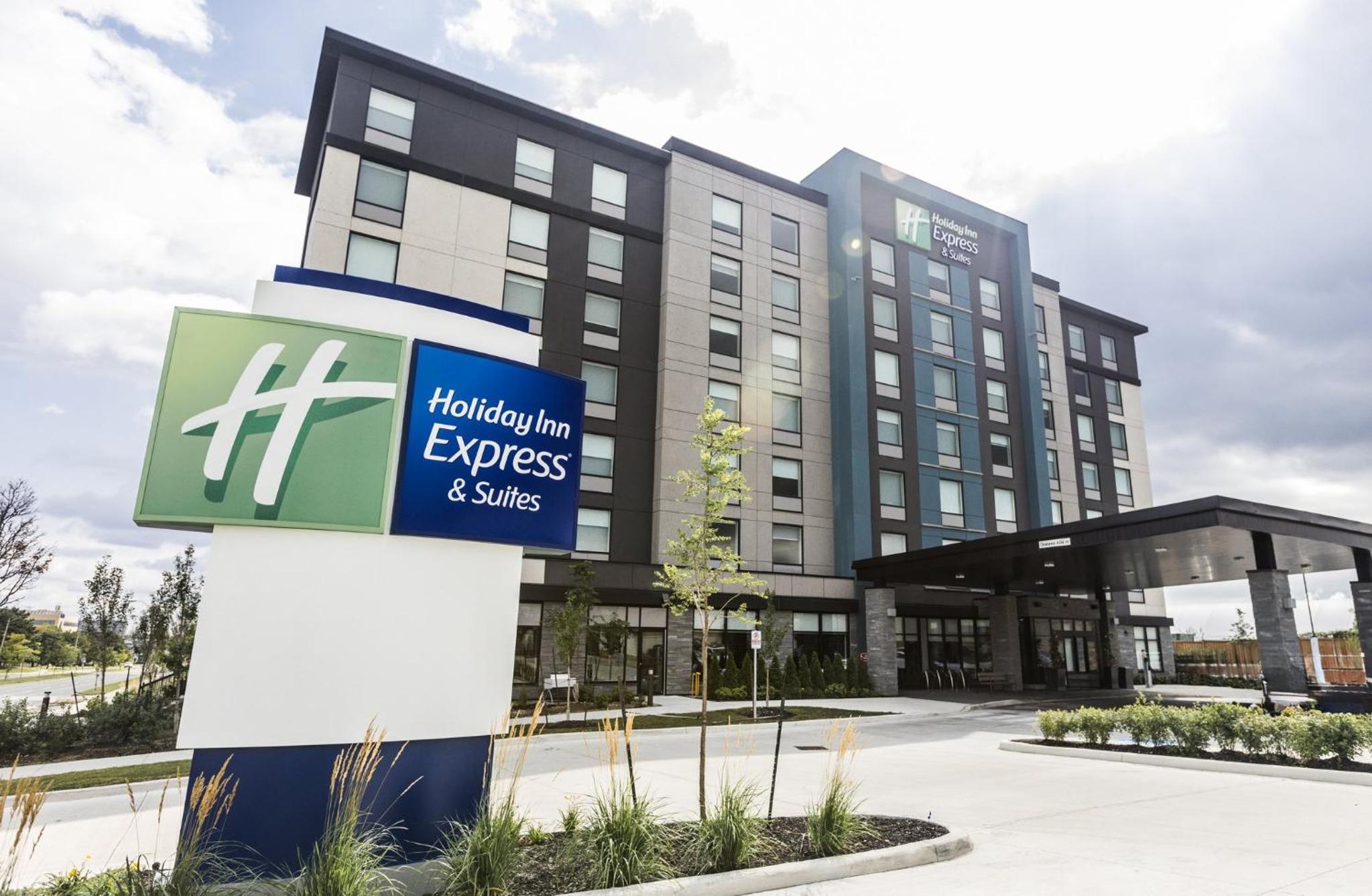 Holiday Inn Express & Suites Toronto Airport South by IHG, Toronto