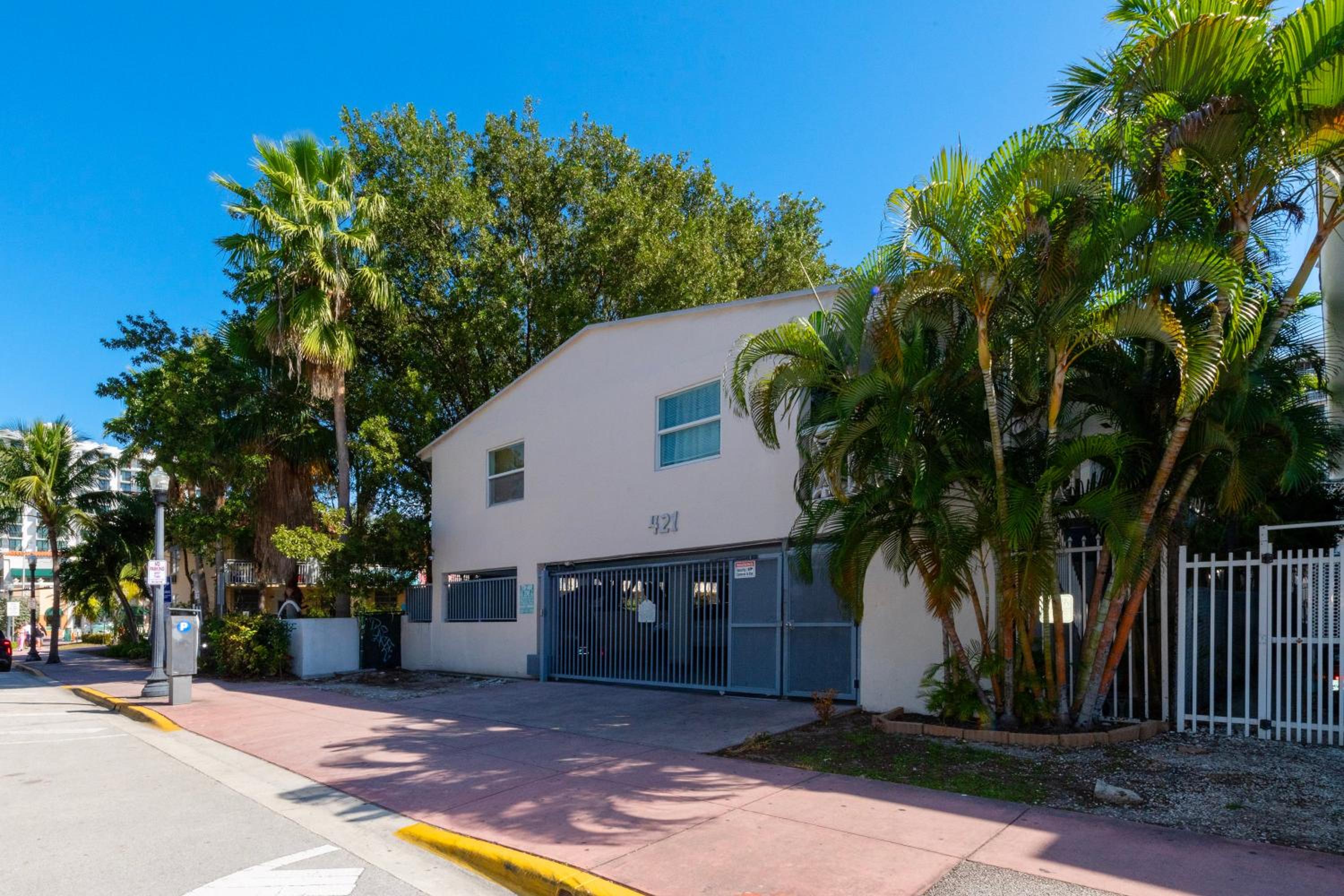 Sofi Beach Apartments, Miami